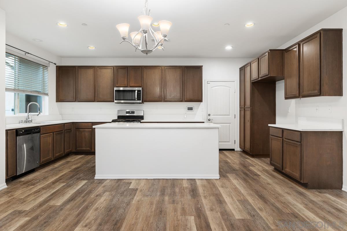 Detail Gallery Image 8 of 24 For 1350  Ortega St, Chula Vista,  CA 91913 - 5 Beds | 4 Baths