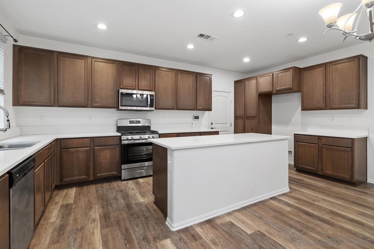 Detail Gallery Image 9 of 24 For 1350  Ortega St, Chula Vista,  CA 91913 - 5 Beds | 4 Baths