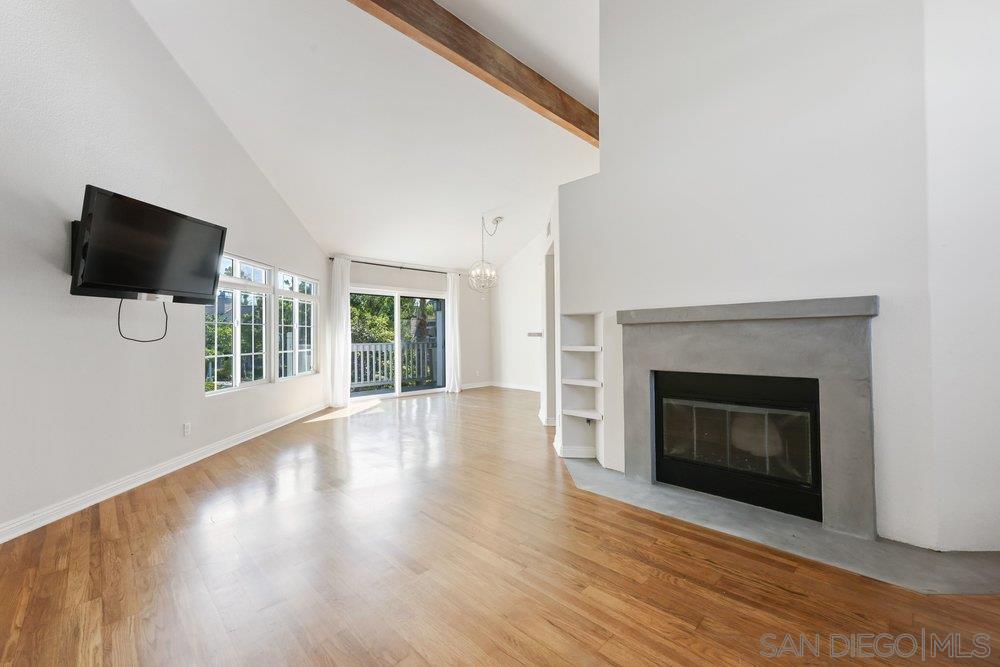 Detail Gallery Image 2 of 25 For 8585  via Mallorca  #238,  La Jolla,  CA 92037 - 2 Beds | 2 Baths