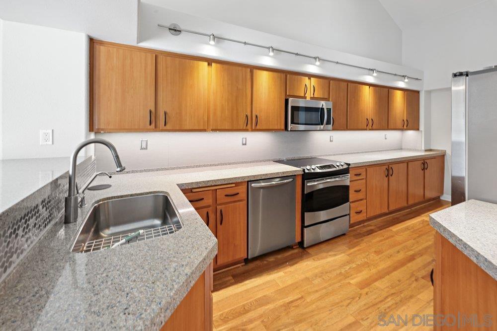 Detail Gallery Image 5 of 25 For 8585  via Mallorca  #238,  La Jolla,  CA 92037 - 2 Beds | 2 Baths