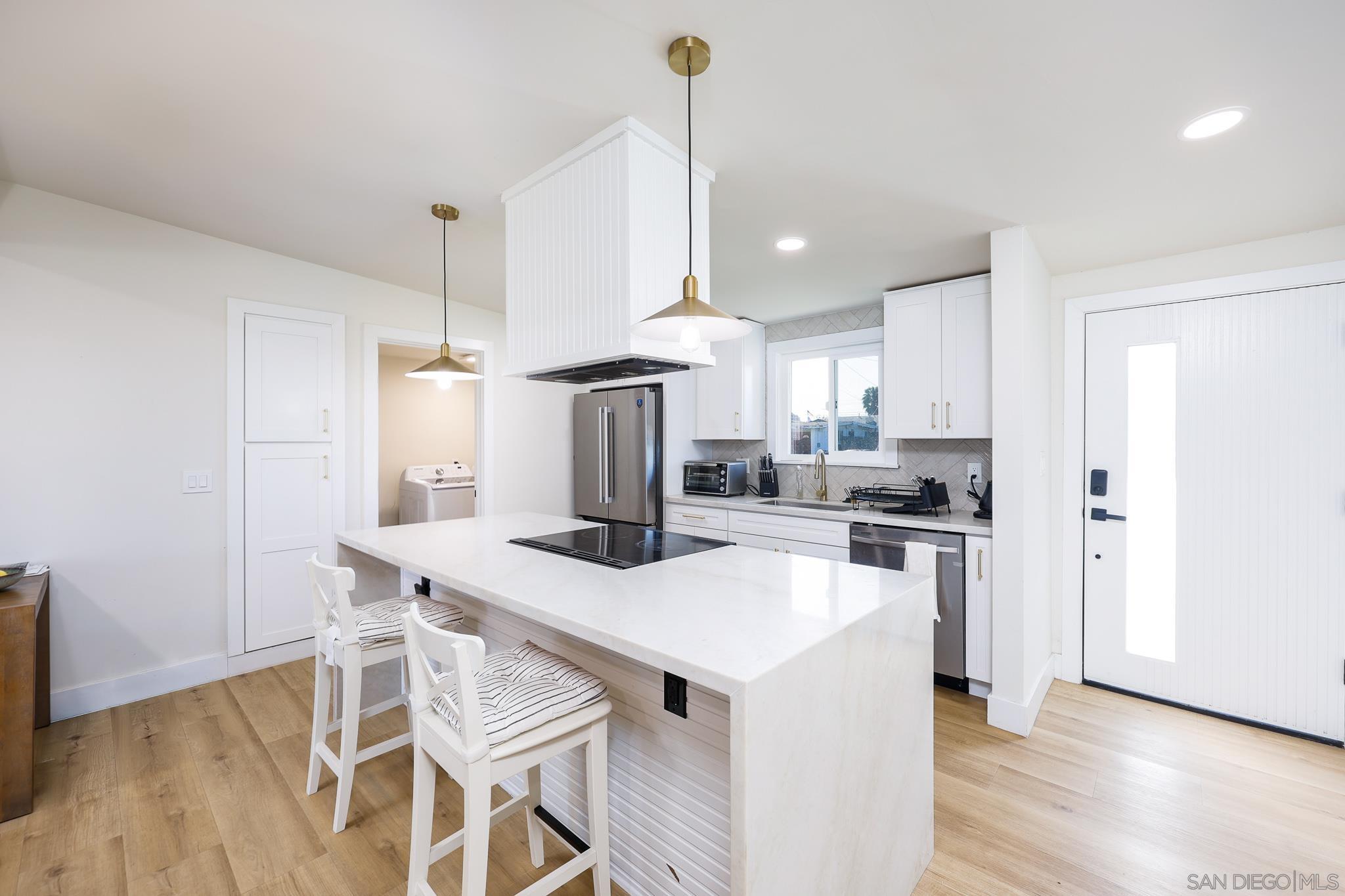 Detail Gallery Image 11 of 41 For 1128  Hemlock Ave, Imperial Beach,  CA 91932 - 4 Beds | 3 Baths