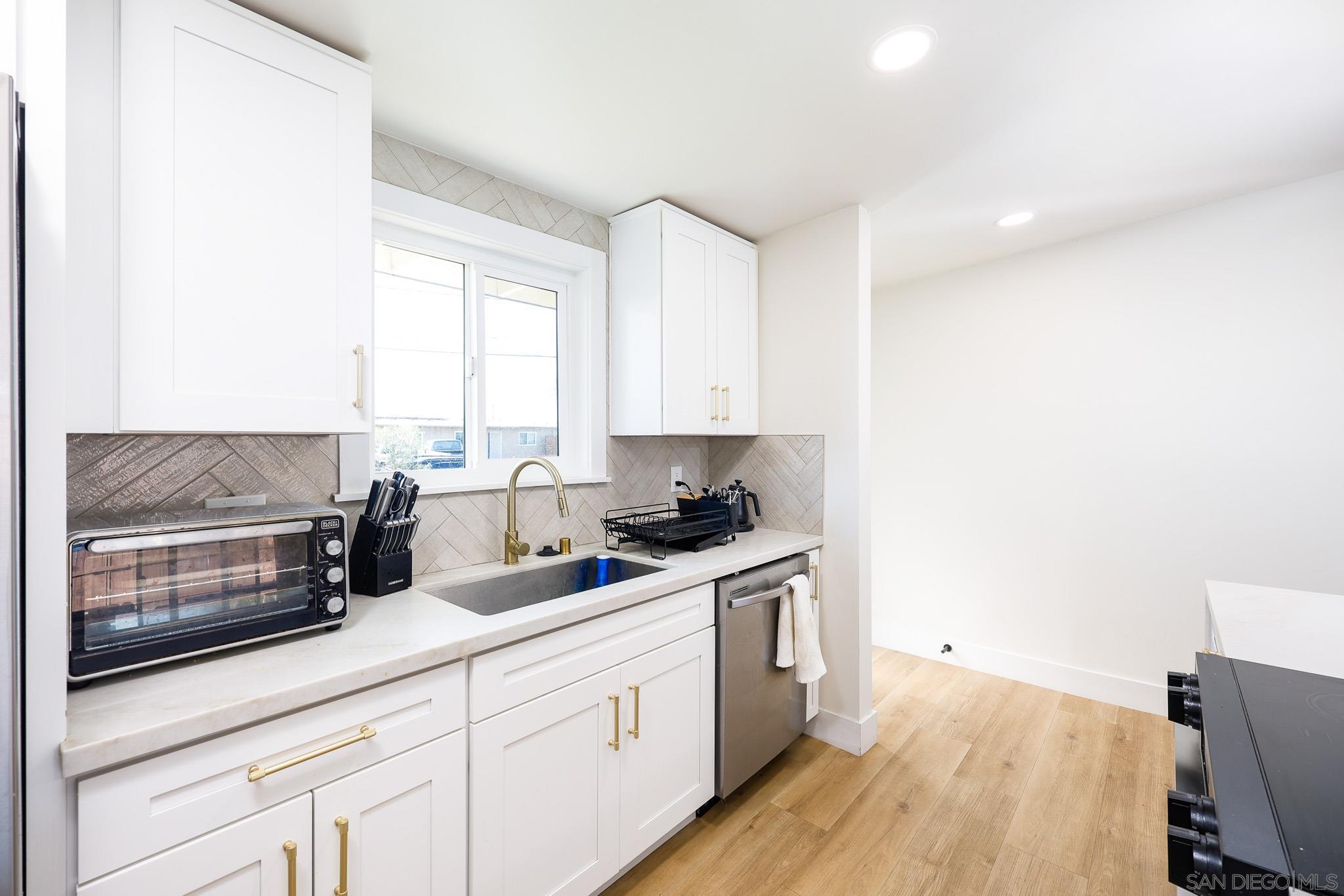 Detail Gallery Image 14 of 41 For 1128  Hemlock Ave, Imperial Beach,  CA 91932 - 4 Beds | 3 Baths