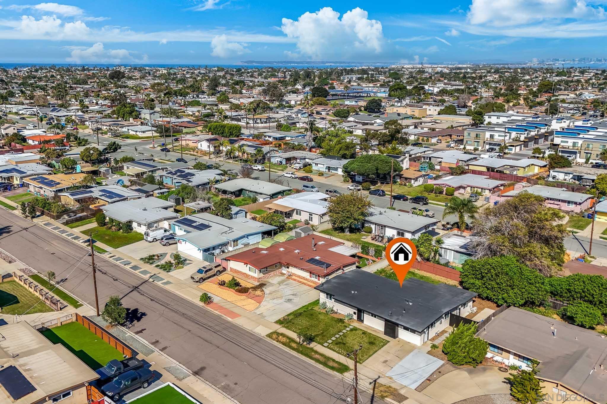 Detail Gallery Image 3 of 41 For 1128  Hemlock Ave, Imperial Beach,  CA 91932 - 4 Beds | 3 Baths