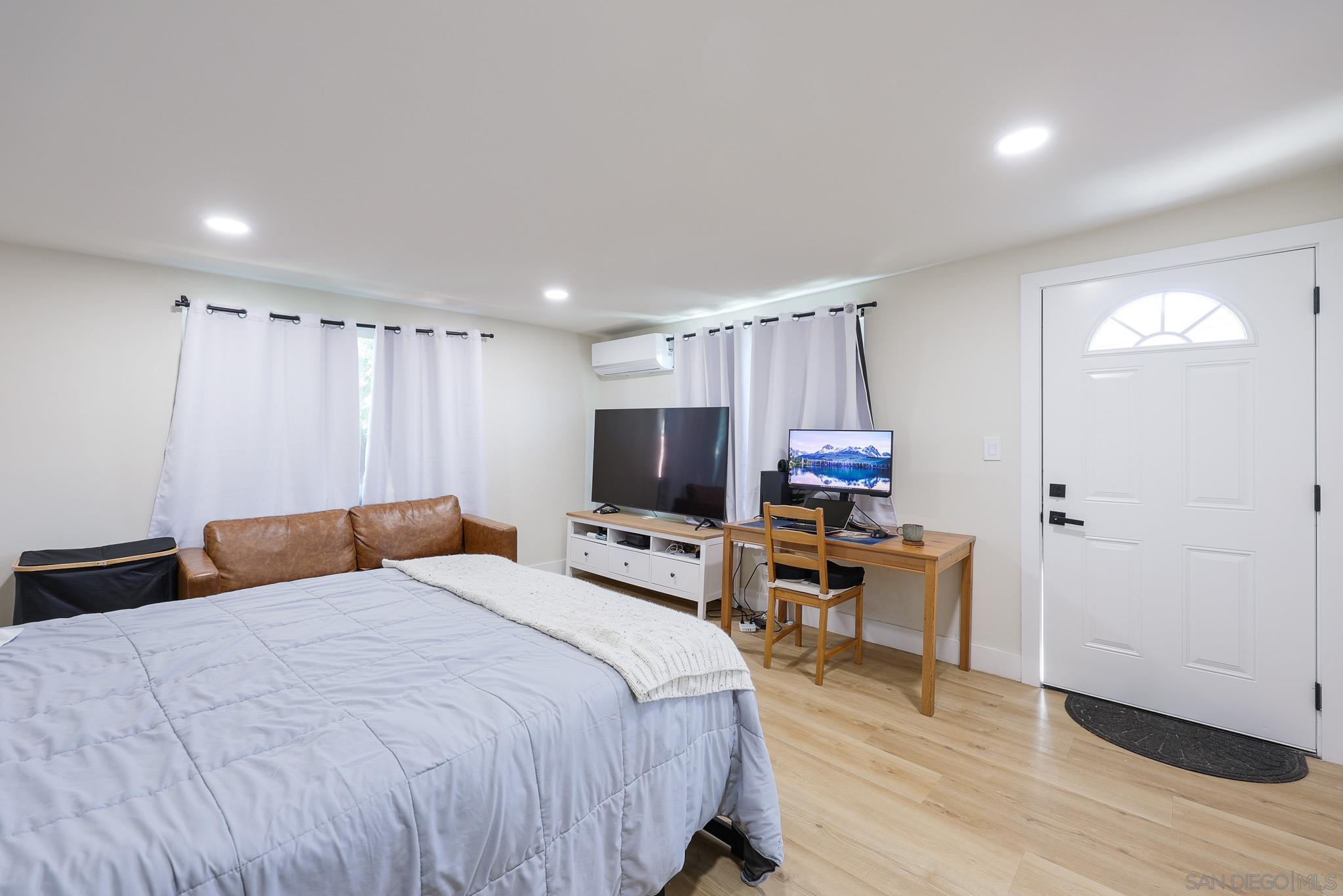 Detail Gallery Image 30 of 41 For 1128  Hemlock Ave, Imperial Beach,  CA 91932 - 4 Beds | 3 Baths