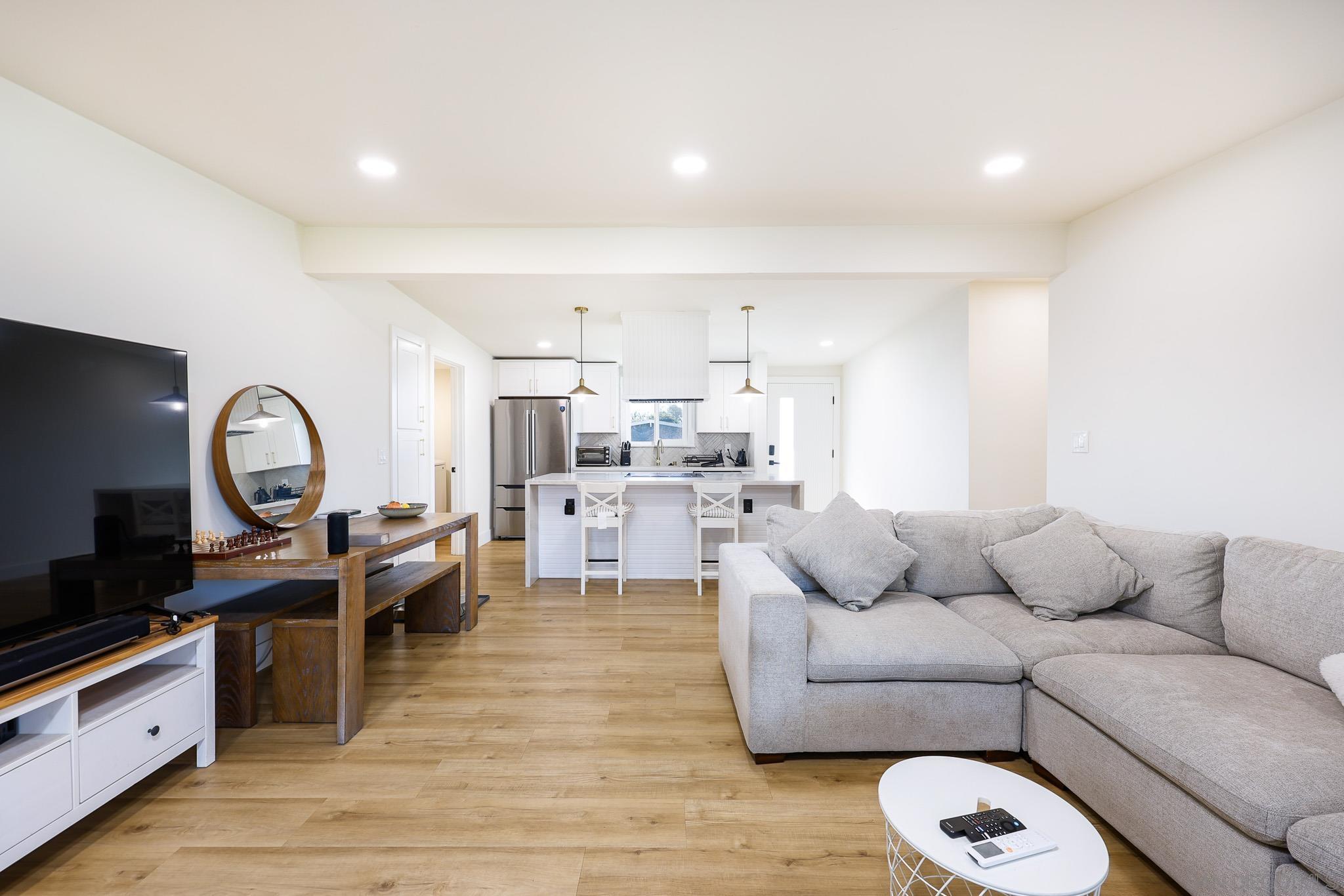 Detail Gallery Image 8 of 41 For 1128  Hemlock Ave, Imperial Beach,  CA 91932 - 4 Beds | 3 Baths