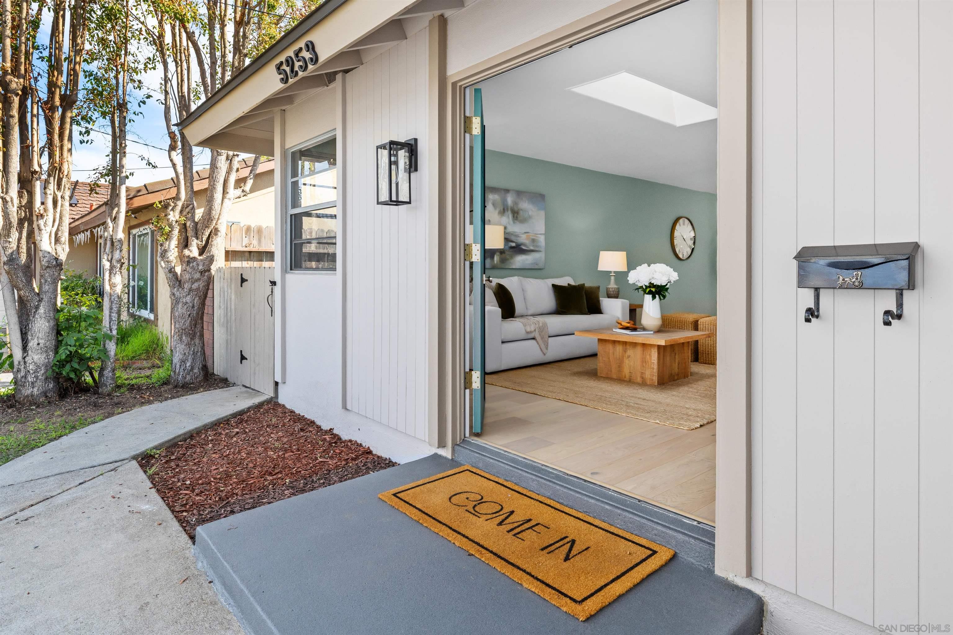 Detail Gallery Image 4 of 36 For 5253  Diane Ave, San Diego,  CA 92117 - 4 Beds | 2 Baths