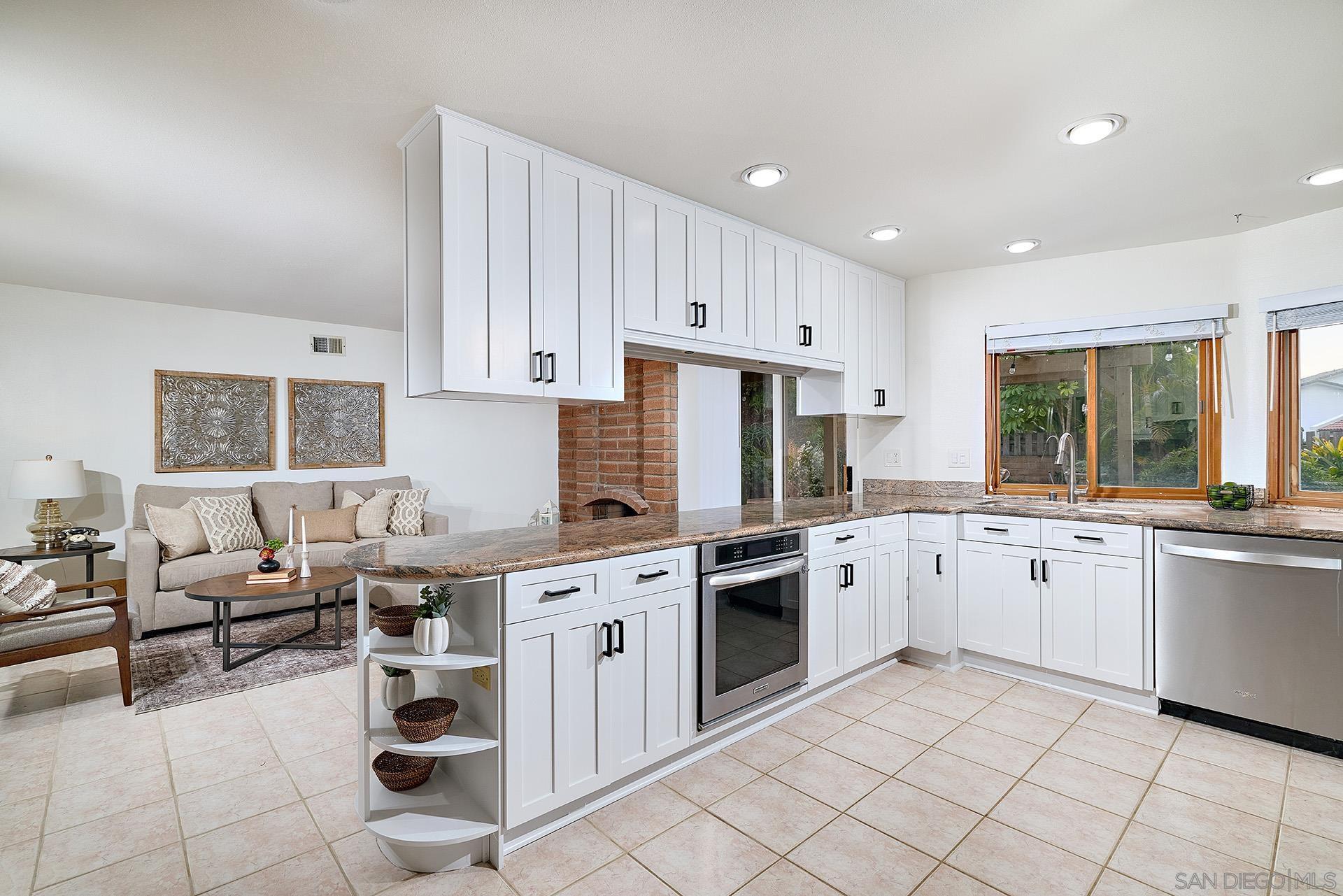 Detail Gallery Image 9 of 54 For 7627  Reposado Dr, Carlsbad,  CA 92009 - 5 Beds | 3 Baths