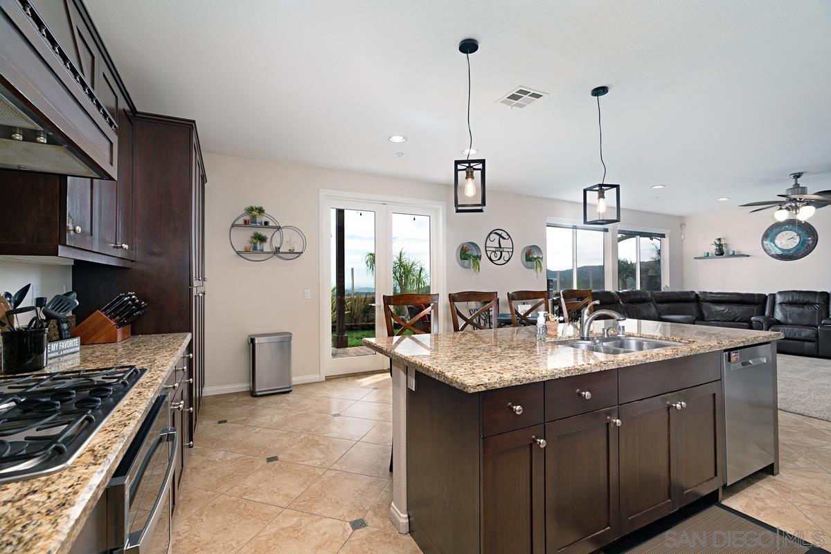 Detail Gallery Image 19 of 51 For 10689  Laurel Path, Escondido,  CA 92026 - 6 Beds | 4/1 Baths