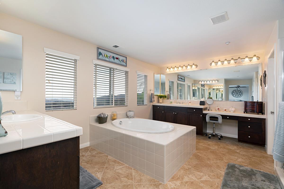 Detail Gallery Image 25 of 51 For 10689  Laurel Path, Escondido,  CA 92026 - 6 Beds | 4/1 Baths