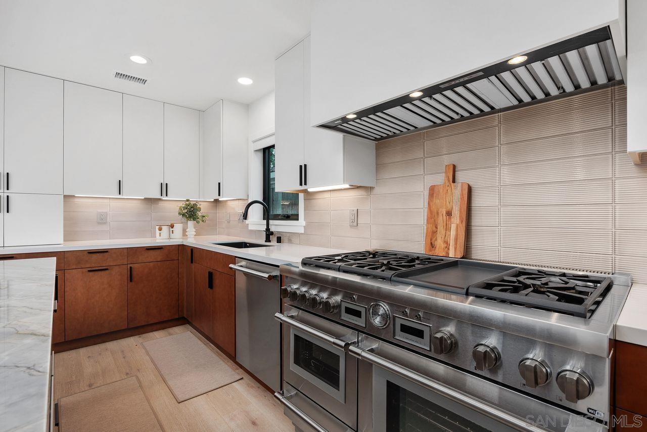 Detail Gallery Image 13 of 44 For 5303  Los Robles, Carlsbad,  CA 92008 - 5 Beds | 3/1 Baths