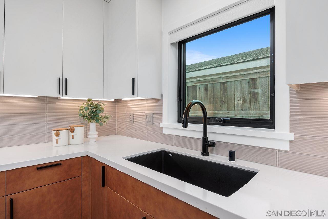 Detail Gallery Image 14 of 44 For 5303  Los Robles, Carlsbad,  CA 92008 - 5 Beds | 3/1 Baths