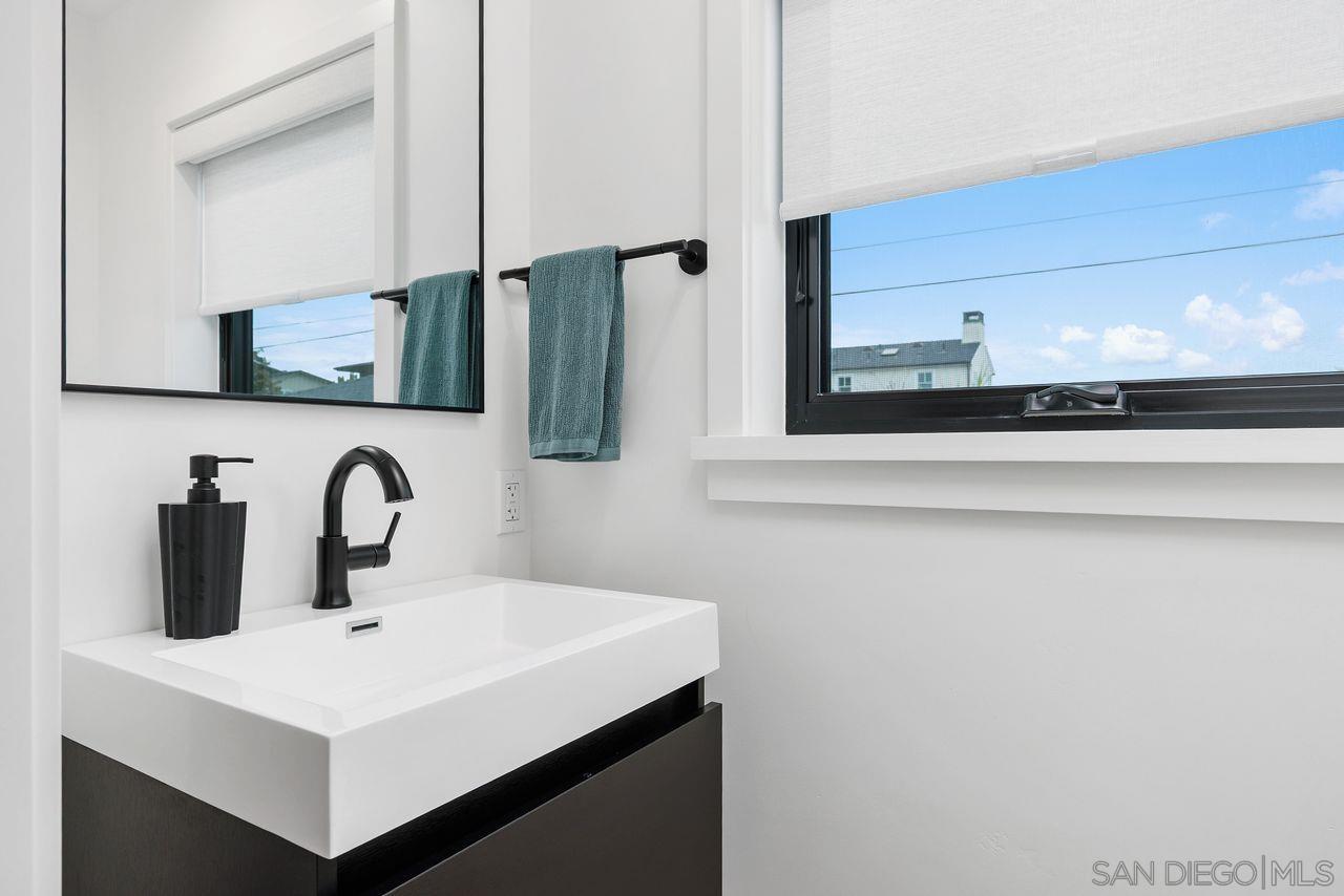 Detail Gallery Image 16 of 44 For 5303  Los Robles, Carlsbad,  CA 92008 - 5 Beds | 3/1 Baths