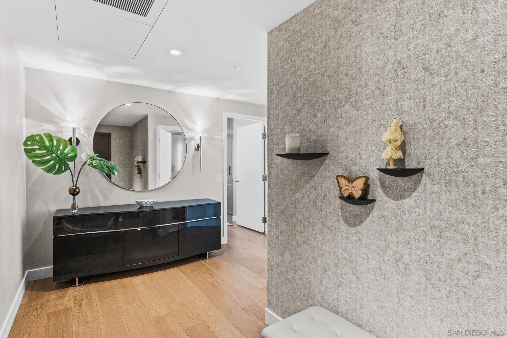 Detail Gallery Image 2 of 59 For 888 W E Street  1705, San Diego,  CA 92101 - 2 Beds | 2 Baths