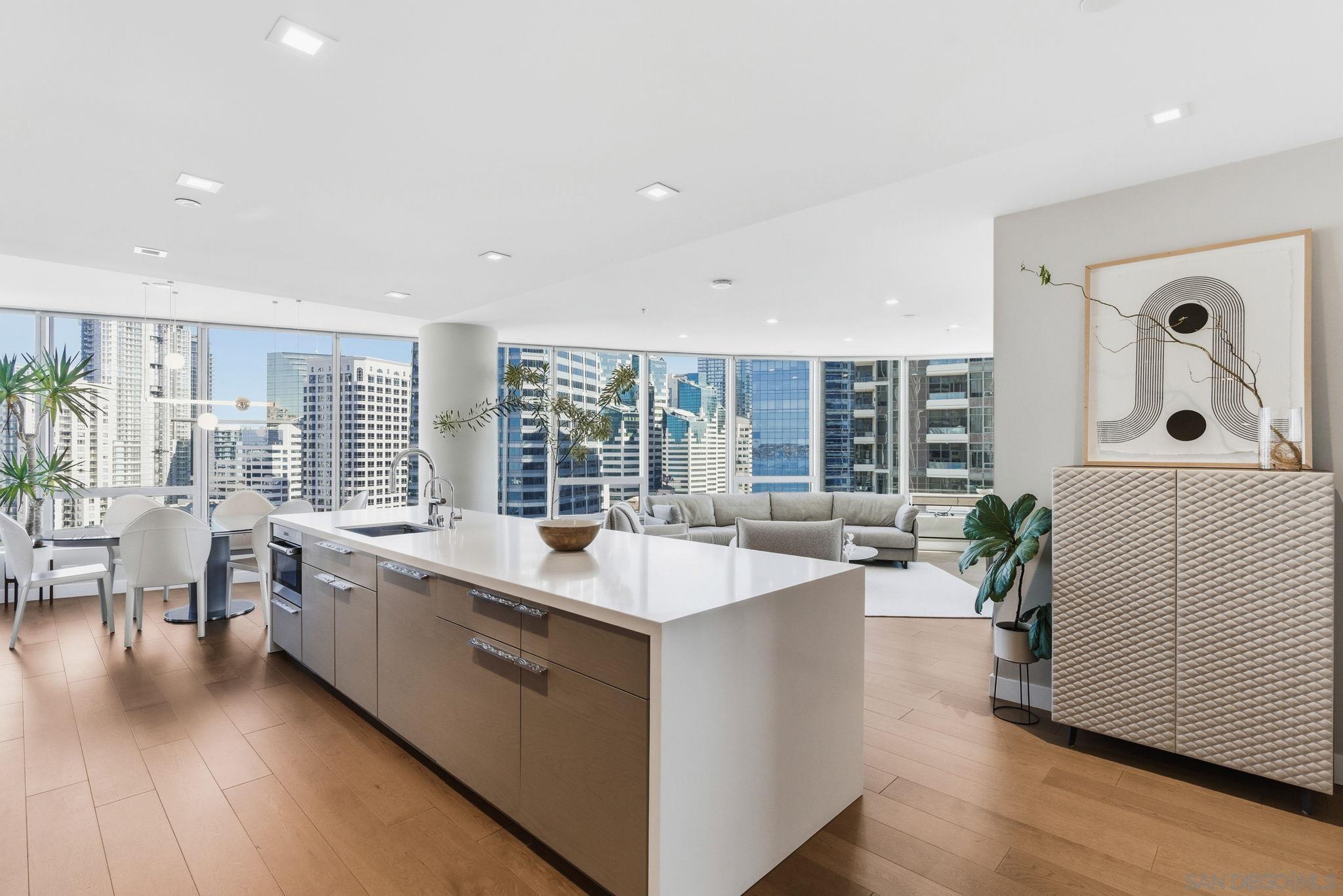 Detail Gallery Image 4 of 59 For 888 W E Street  1705, San Diego,  CA 92101 - 2 Beds | 2 Baths