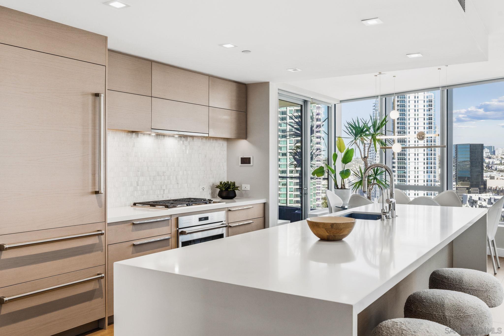 Detail Gallery Image 8 of 59 For 888 W E Street  1705, San Diego,  CA 92101 - 2 Beds | 2 Baths