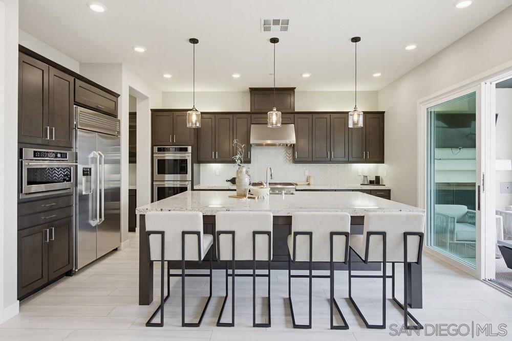 Detail Gallery Image 11 of 54 For 6682  Elegante Way, San Diego,  CA 92130 - 5 Beds | 5/1 Baths