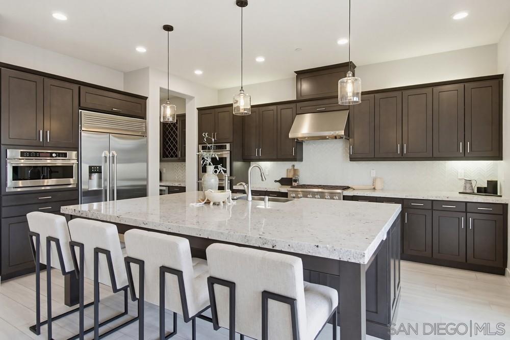 Detail Gallery Image 12 of 54 For 6682  Elegante Way, San Diego,  CA 92130 - 5 Beds | 5/1 Baths