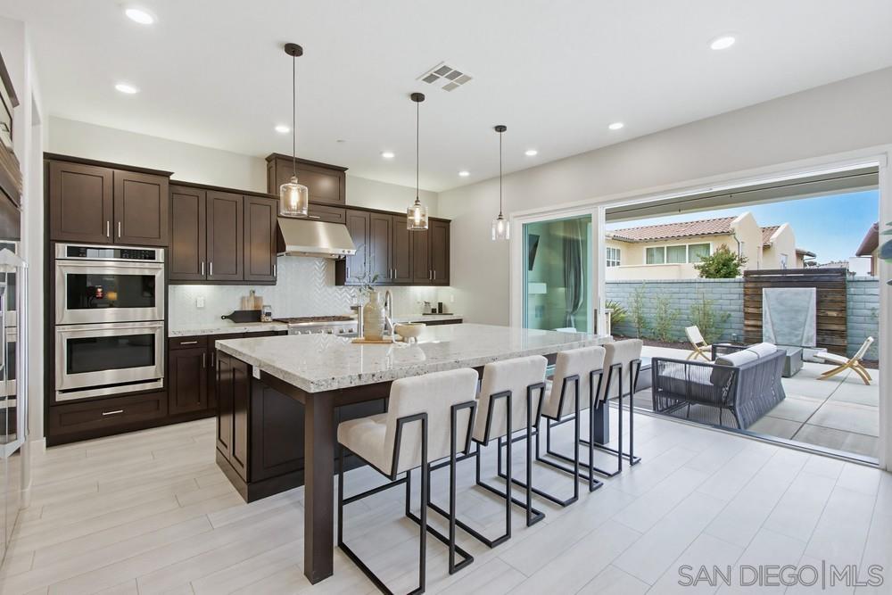 Detail Gallery Image 13 of 54 For 6682  Elegante Way, San Diego,  CA 92130 - 5 Beds | 5/1 Baths
