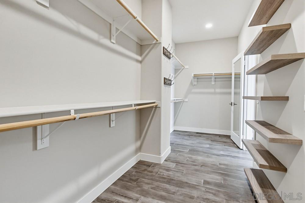 Detail Gallery Image 31 of 54 For 6682  Elegante Way, San Diego,  CA 92130 - 5 Beds | 5/1 Baths