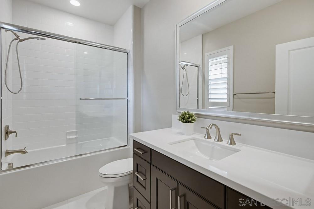 Detail Gallery Image 43 of 54 For 6682  Elegante Way, San Diego,  CA 92130 - 5 Beds | 5/1 Baths