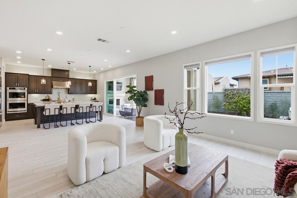 Detail Gallery Image 6 of 54 For 6682  Elegante Way, San Diego,  CA 92130 - 5 Beds | 5/1 Baths