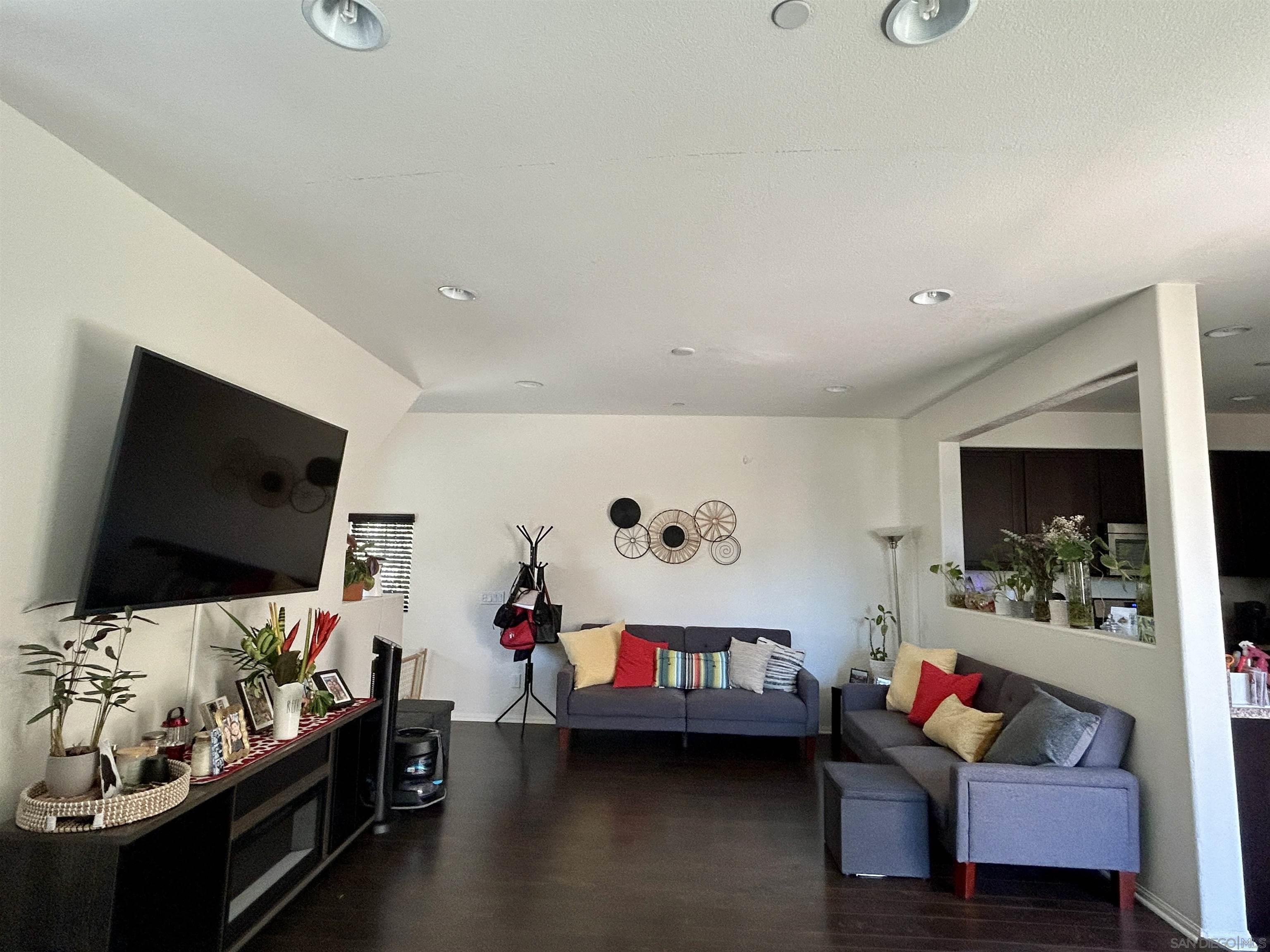 Detail Gallery Image 4 of 18 For 1425  Egret St  6, Chula Vista,  CA 91913 - 3 Beds | 2/1 Baths