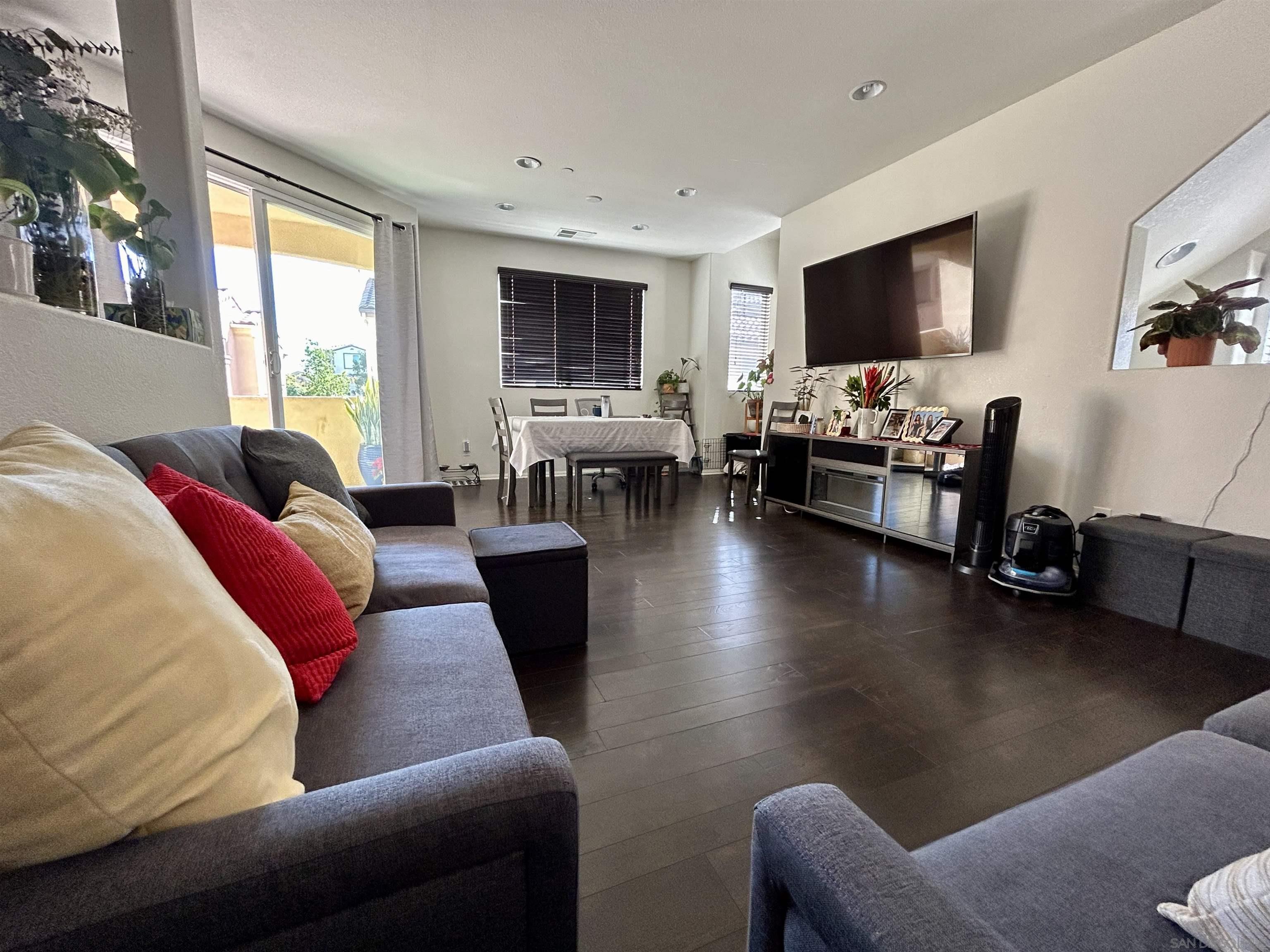 Detail Gallery Image 5 of 18 For 1425  Egret St  6, Chula Vista,  CA 91913 - 3 Beds | 2/1 Baths