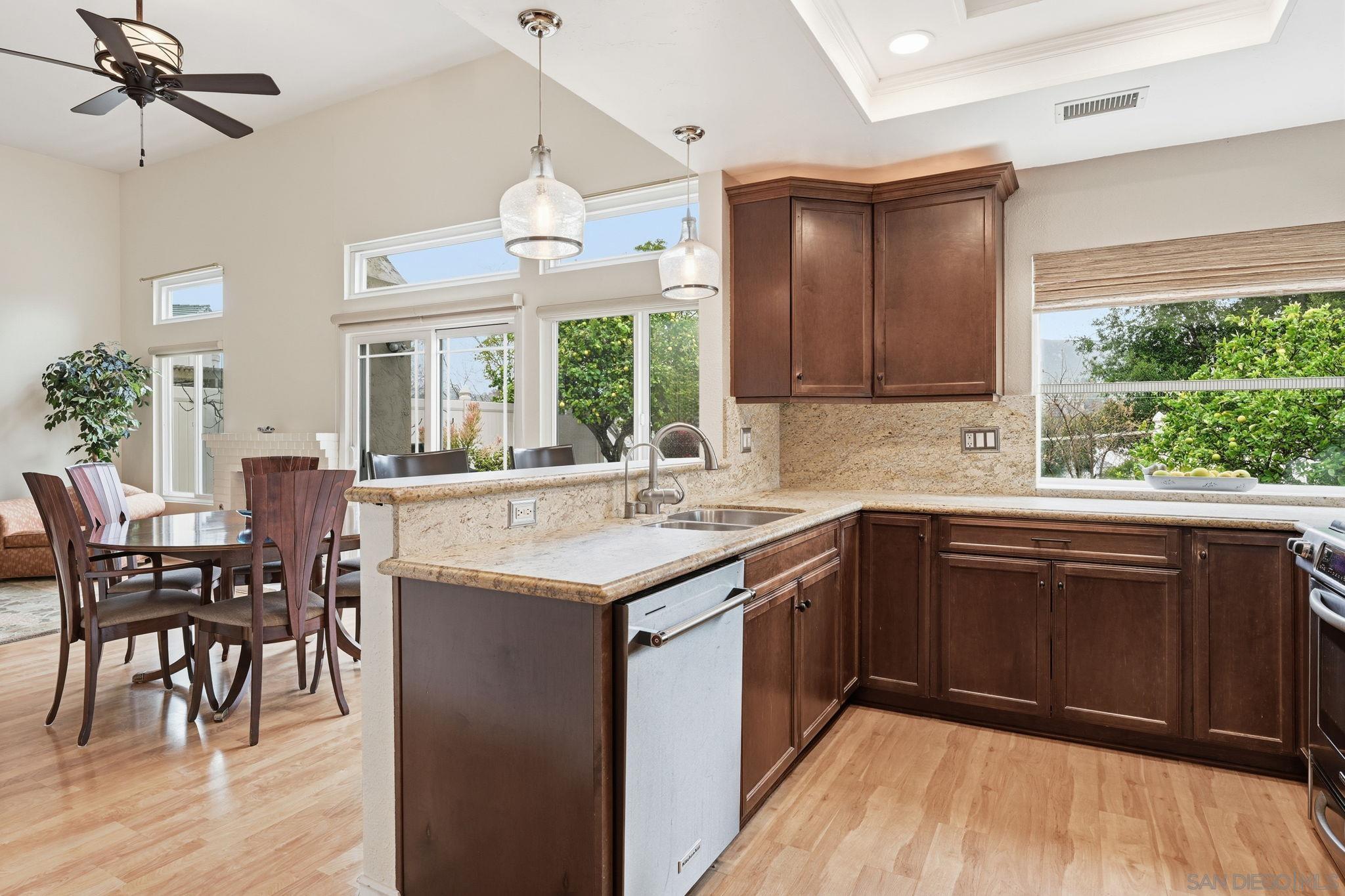 Detail Gallery Image 11 of 31 For 10847  Matinal Cir, San Diego,  CA 92127 - 3 Beds | 2/1 Baths