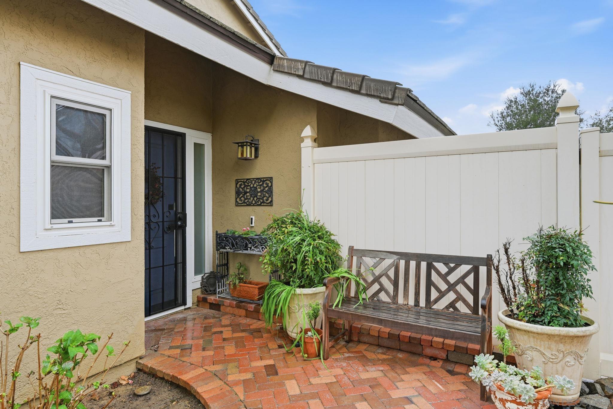 Detail Gallery Image 3 of 31 For 10847  Matinal Cir, San Diego,  CA 92127 - 3 Beds | 2/1 Baths