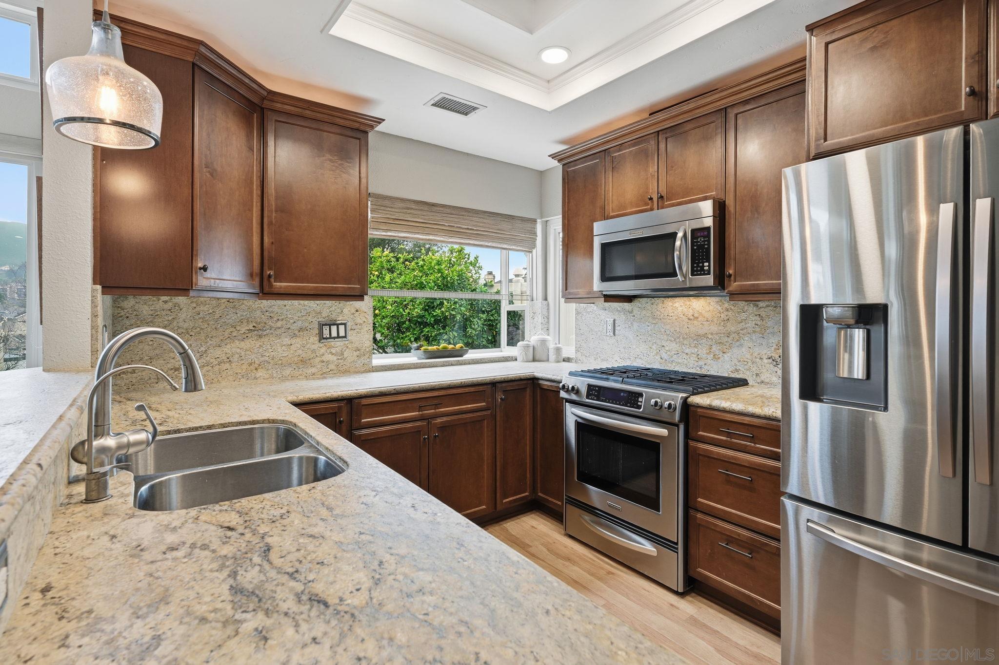 Detail Gallery Image 10 of 31 For 10847  Matinal Cir, San Diego,  CA 92127 - 3 Beds | 2/1 Baths