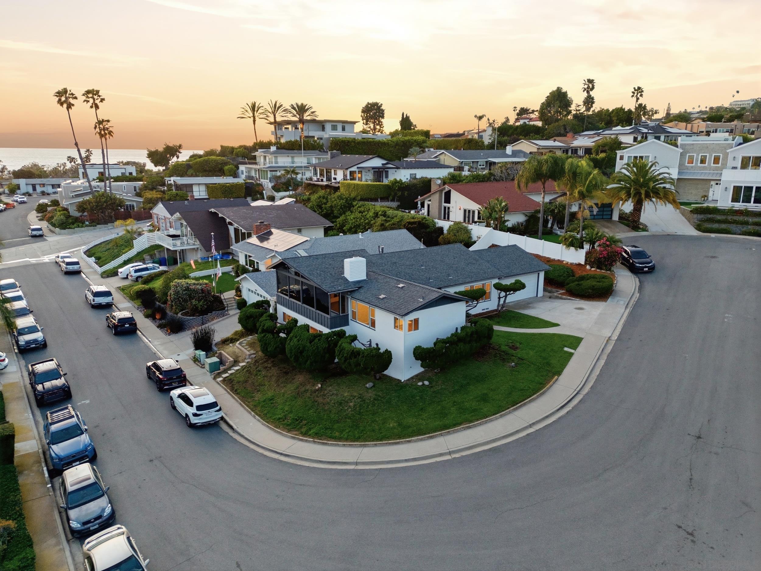 Detail Gallery Image 2 of 47 For 934  Candlelight Place, La Jolla,  CA 92037 - 4 Beds | 3 Baths