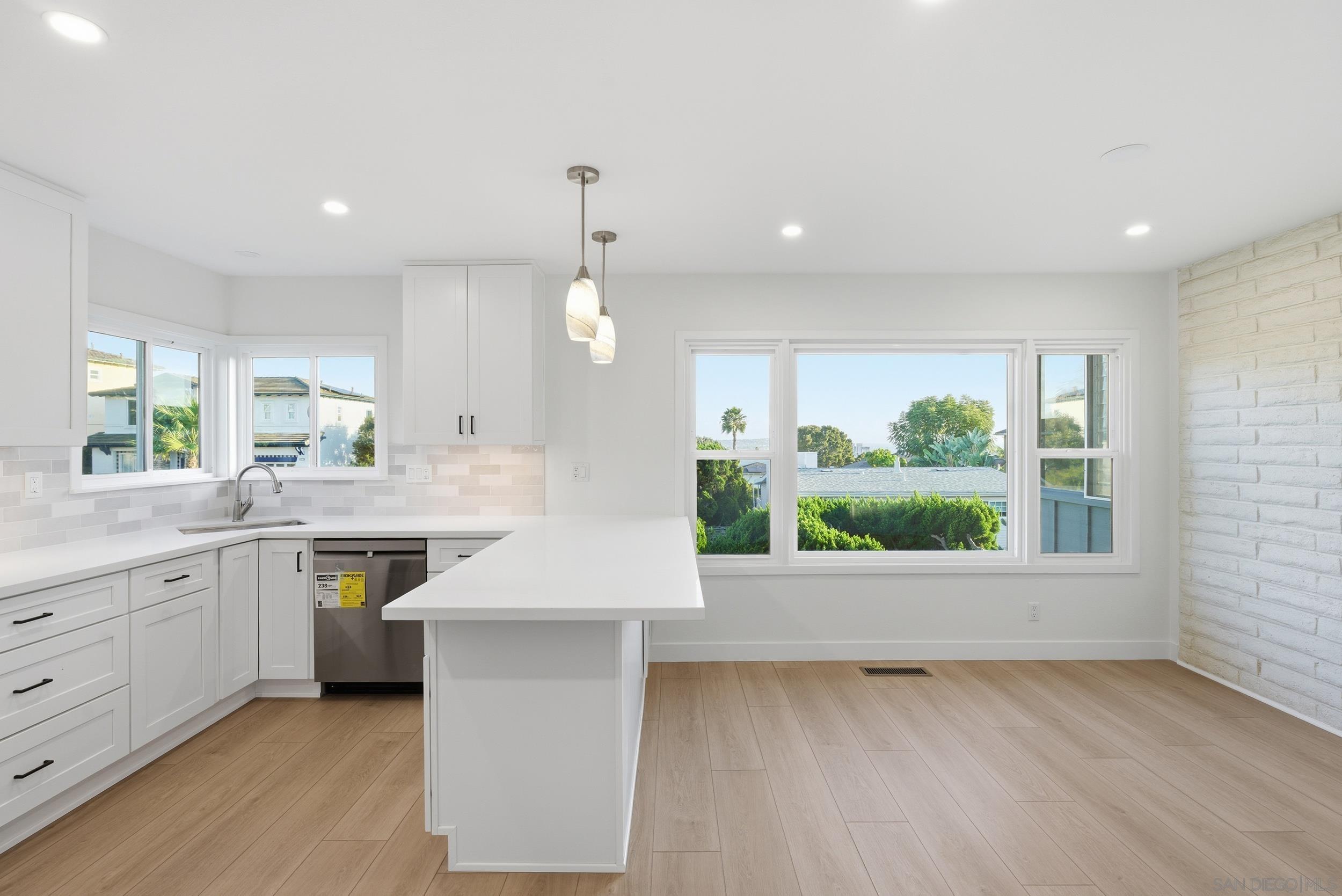 Detail Gallery Image 14 of 47 For 934  Candlelight Place, La Jolla,  CA 92037 - 4 Beds | 3 Baths