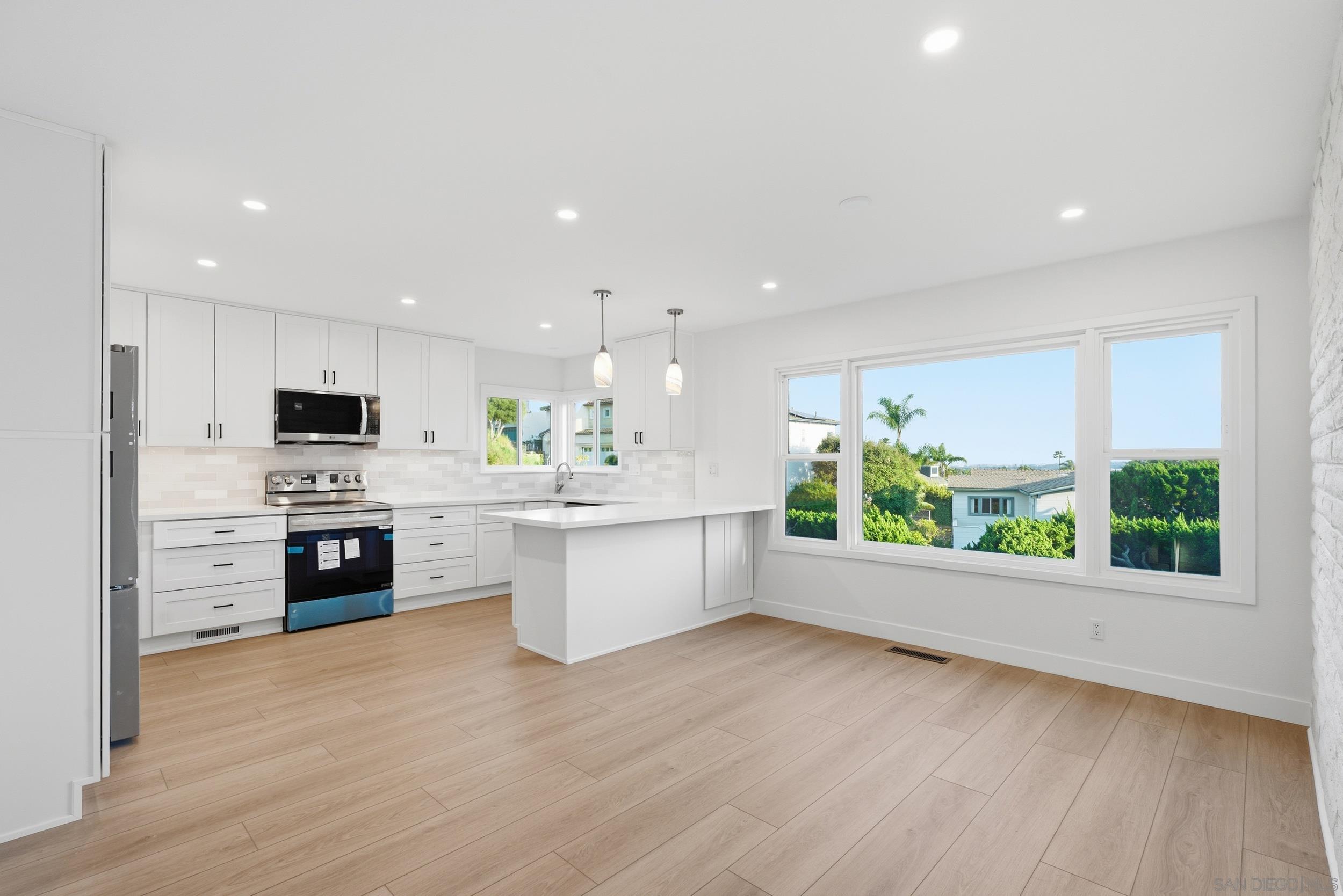 Detail Gallery Image 15 of 47 For 934  Candlelight Place, La Jolla,  CA 92037 - 4 Beds | 3 Baths