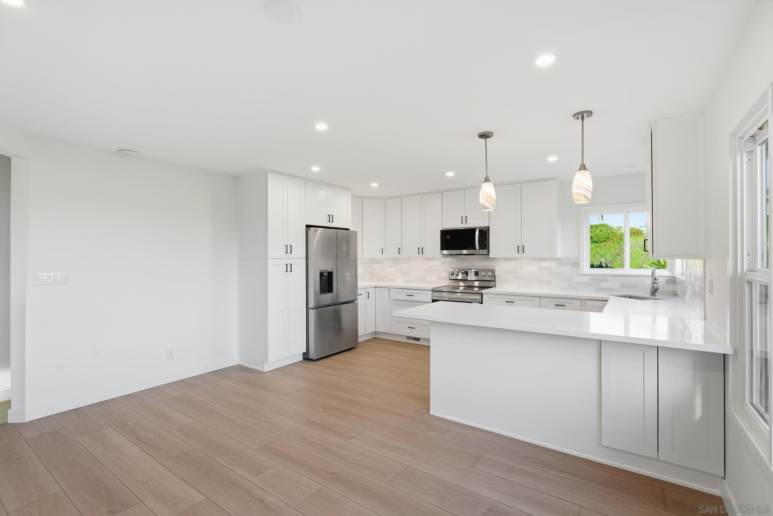 Detail Gallery Image 16 of 47 For 934  Candlelight Place, La Jolla,  CA 92037 - 4 Beds | 3 Baths