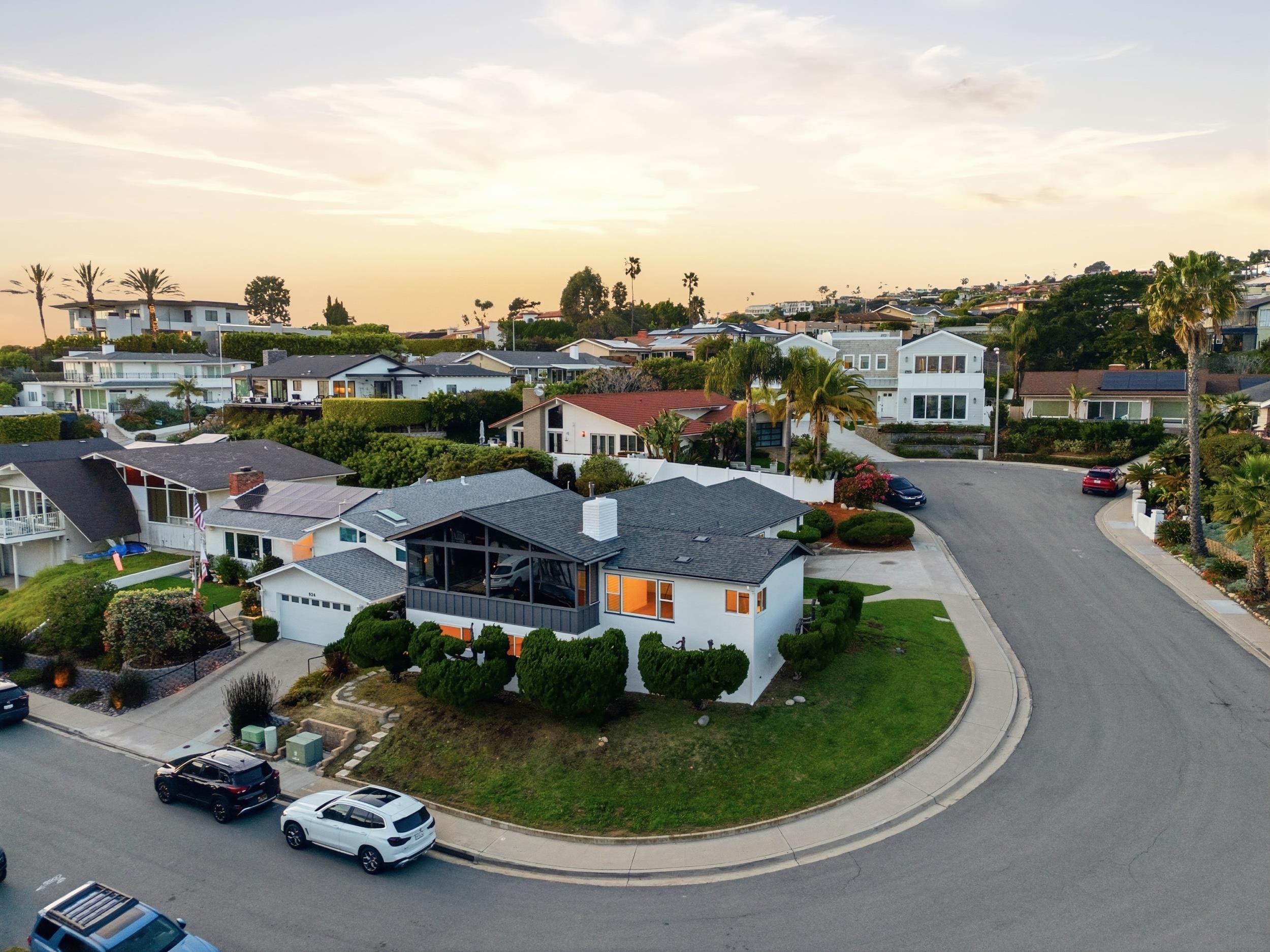 Detail Gallery Image 3 of 47 For 934  Candlelight Place, La Jolla,  CA 92037 - 4 Beds | 3 Baths