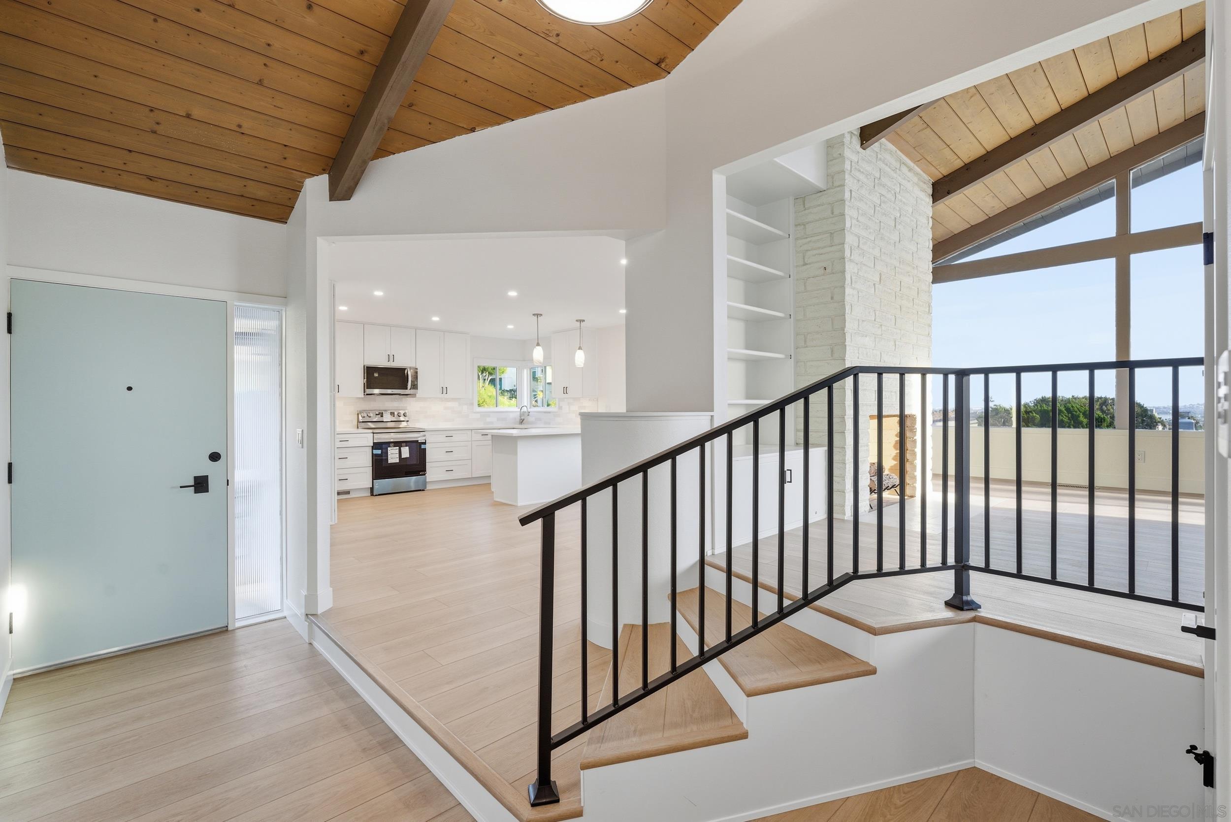 Detail Gallery Image 21 of 47 For 934  Candlelight Place, La Jolla,  CA 92037 - 4 Beds | 3 Baths