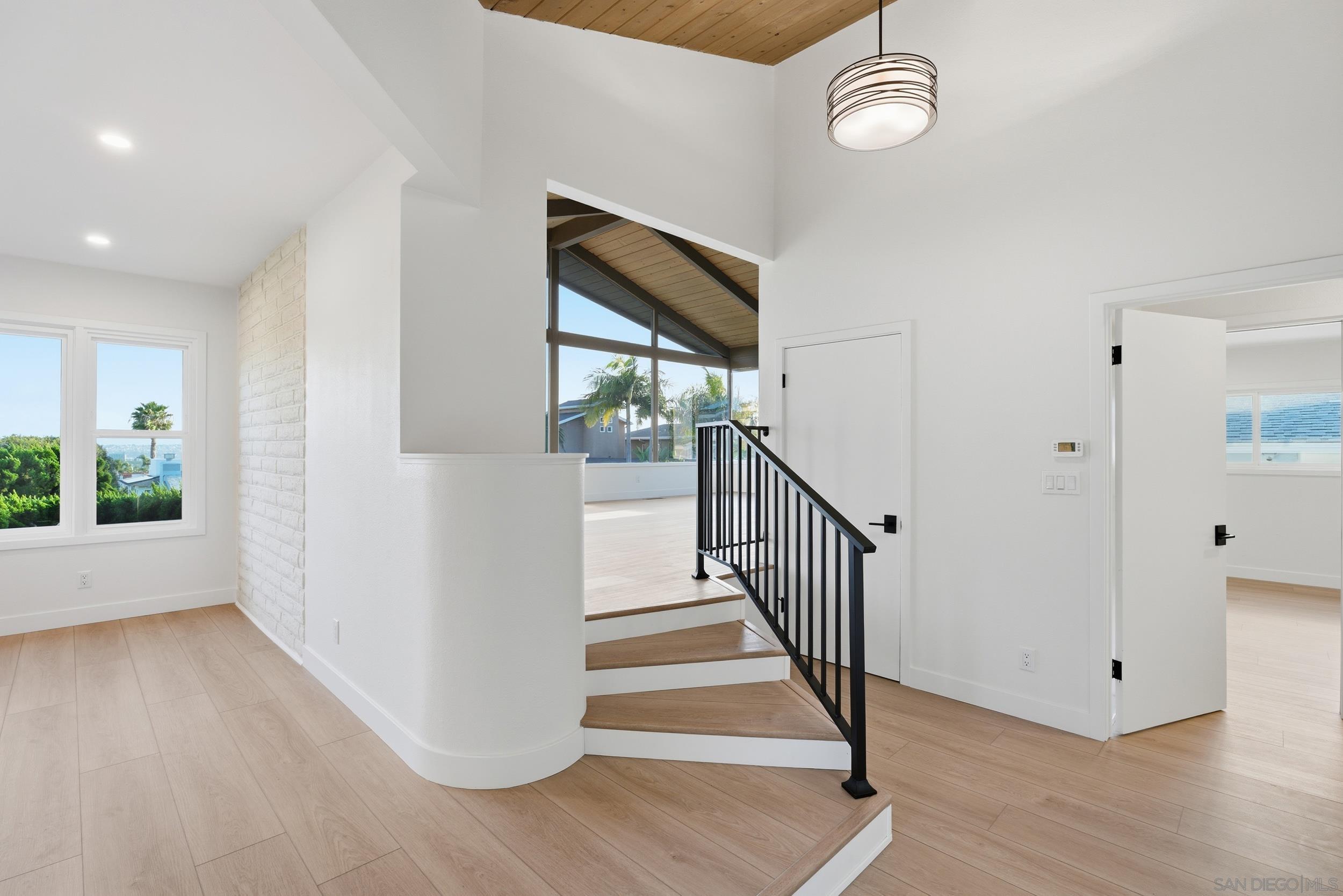 Detail Gallery Image 22 of 47 For 934  Candlelight Place, La Jolla,  CA 92037 - 4 Beds | 3 Baths