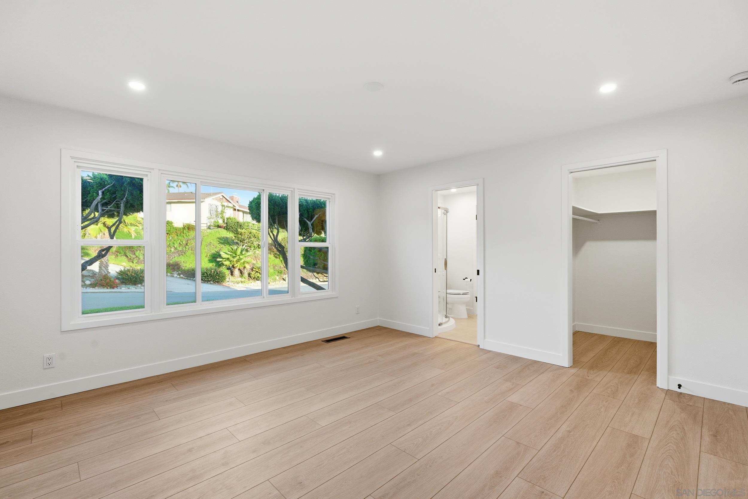 Detail Gallery Image 24 of 47 For 934  Candlelight Place, La Jolla,  CA 92037 - 4 Beds | 3 Baths