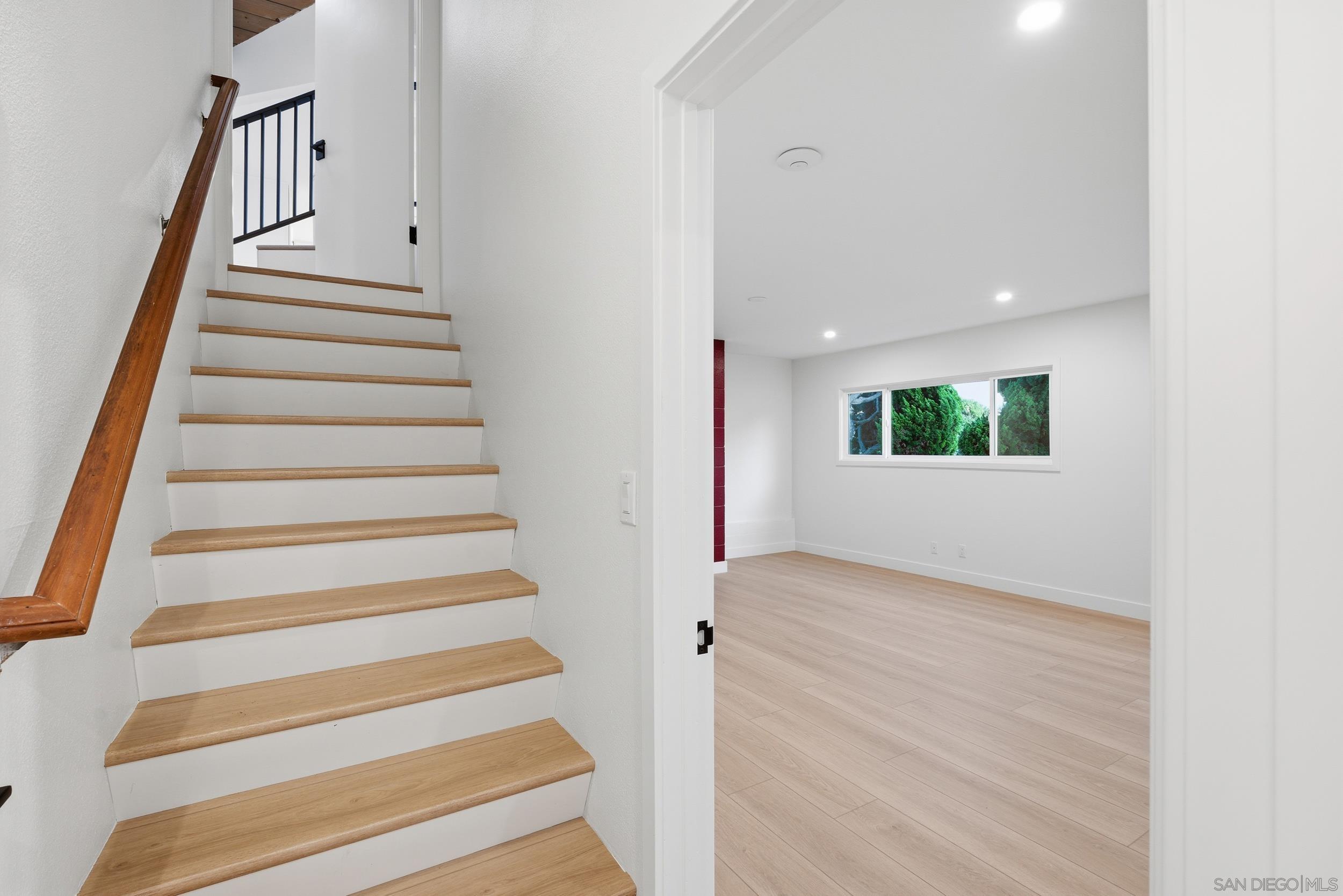 Detail Gallery Image 33 of 47 For 934  Candlelight Place, La Jolla,  CA 92037 - 4 Beds | 3 Baths