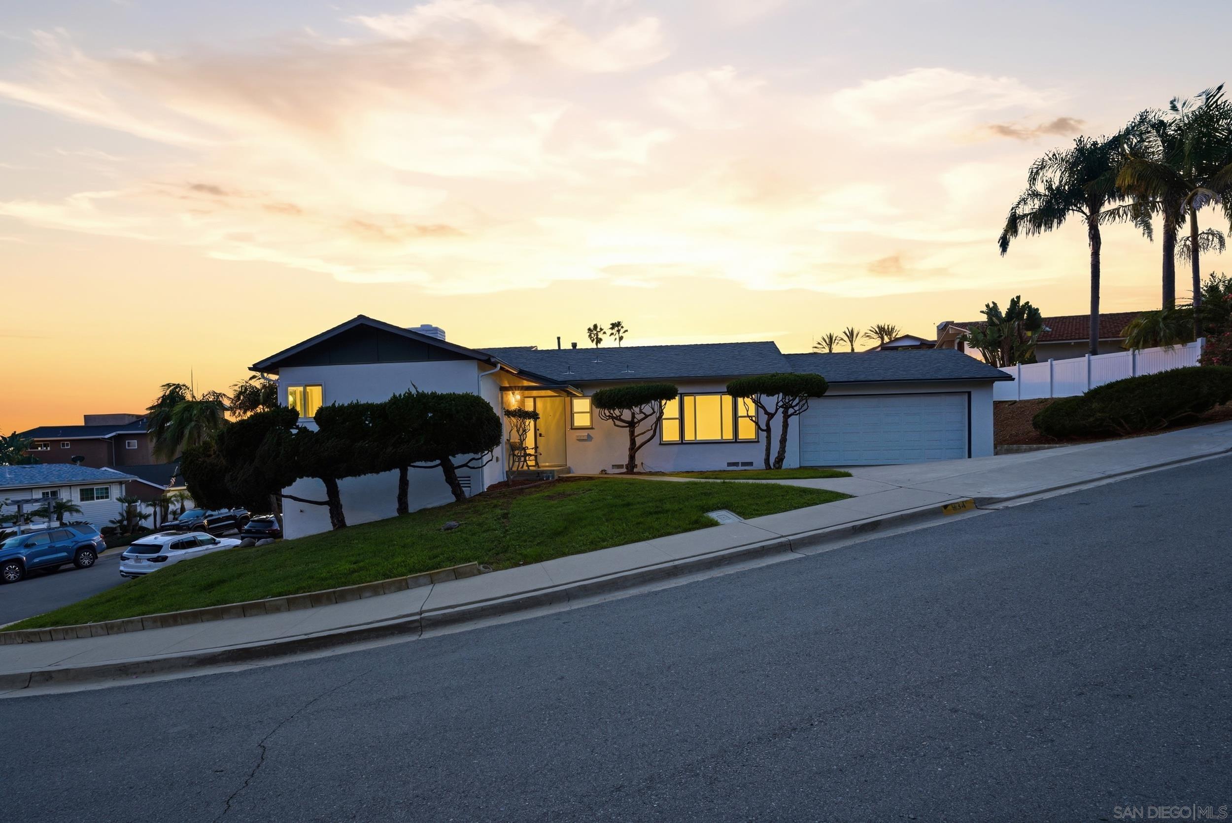 Detail Gallery Image 5 of 47 For 934  Candlelight Place, La Jolla,  CA 92037 - 4 Beds | 3 Baths