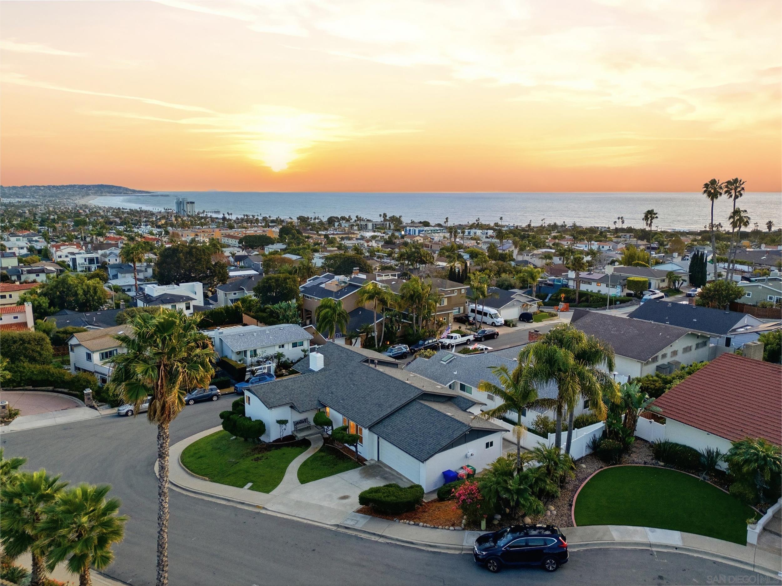 Detail Gallery Image 41 of 47 For 934  Candlelight Place, La Jolla,  CA 92037 - 4 Beds | 3 Baths