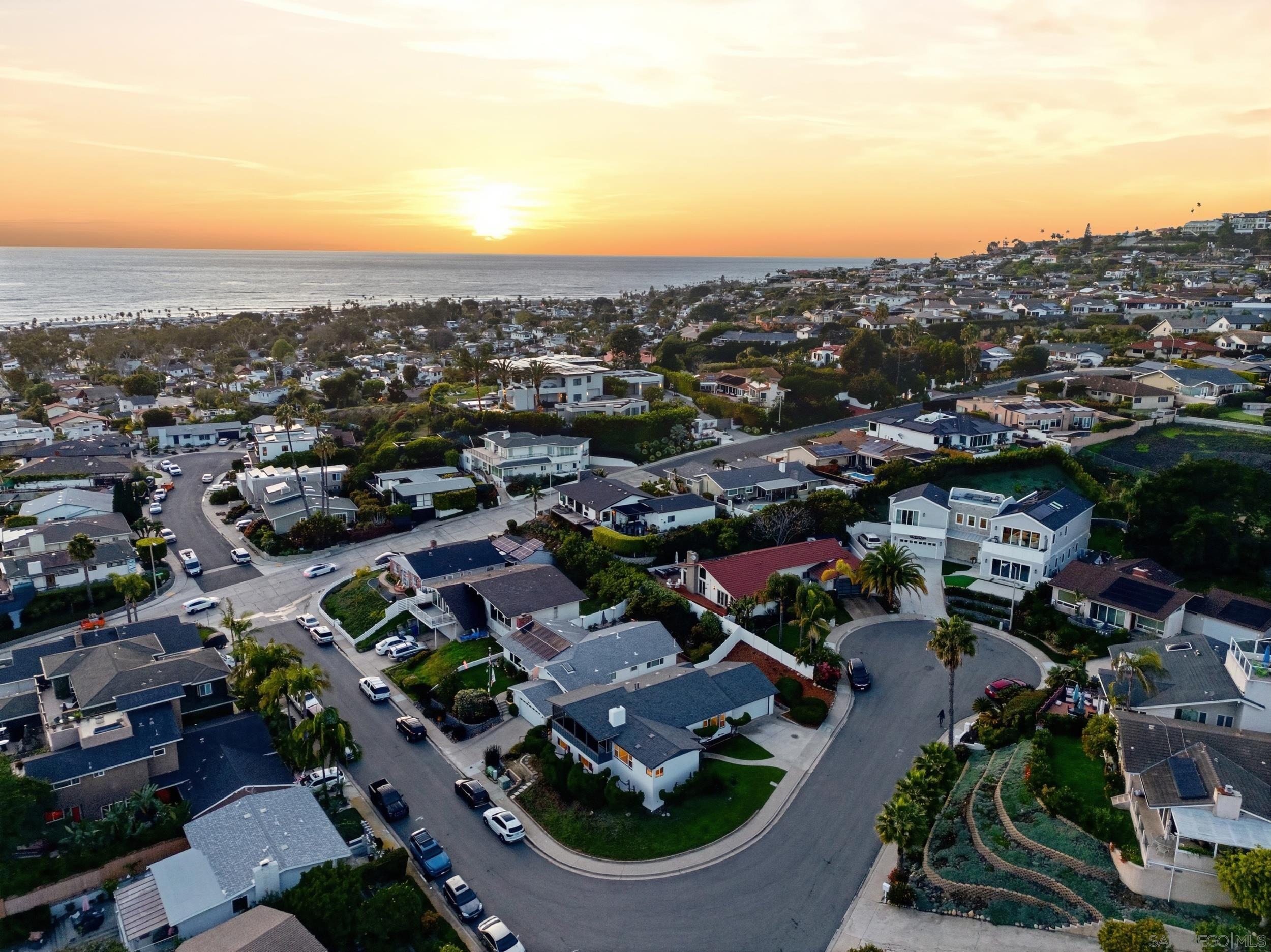 Detail Gallery Image 45 of 47 For 934  Candlelight Place, La Jolla,  CA 92037 - 4 Beds | 3 Baths