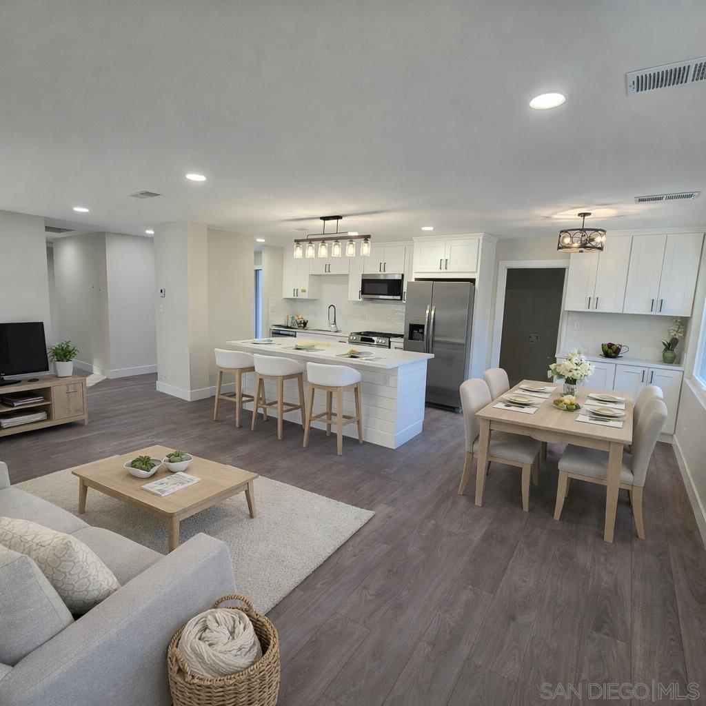 Detail Gallery Image 2 of 27 For 8202  Beaver Lake Dr., San Diego,  CA 92119 - 4 Beds | 2 Baths