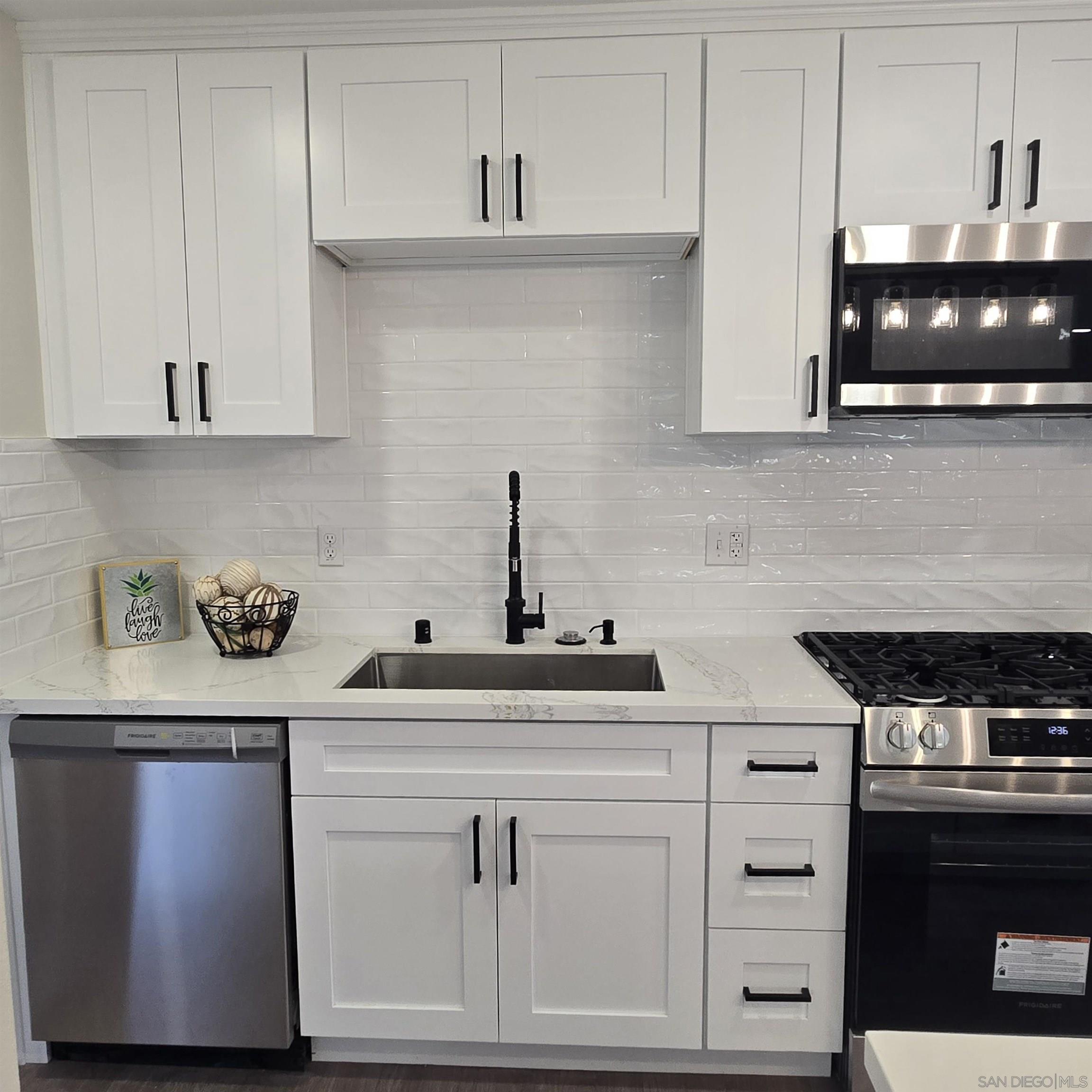 Detail Gallery Image 11 of 27 For 8202  Beaver Lake Dr., San Diego,  CA 92119 - 4 Beds | 2 Baths