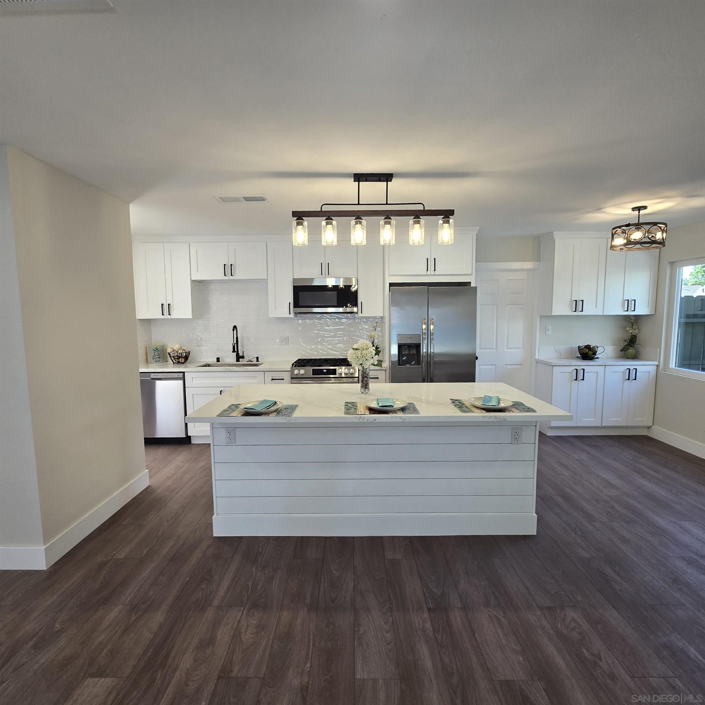 Detail Gallery Image 14 of 27 For 8202  Beaver Lake Dr., San Diego,  CA 92119 - 4 Beds | 2 Baths