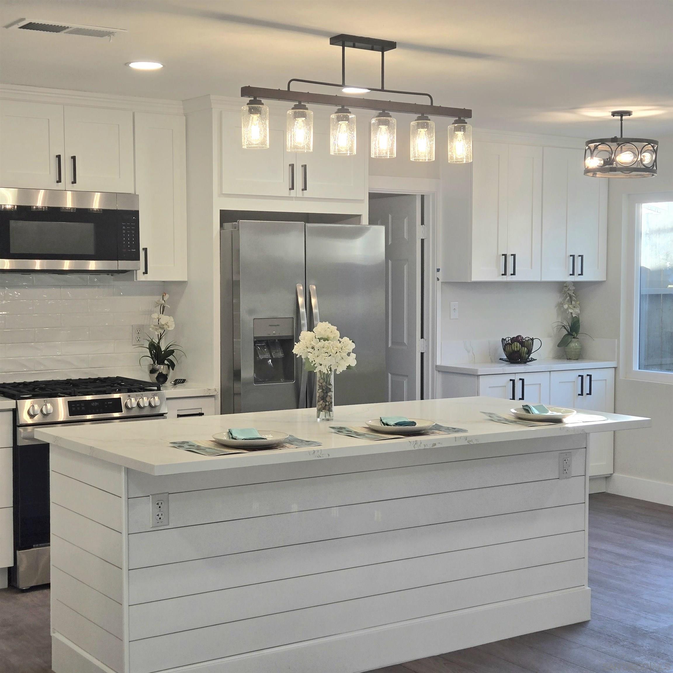 Detail Gallery Image 5 of 27 For 8202  Beaver Lake Dr., San Diego,  CA 92119 - 4 Beds | 2 Baths