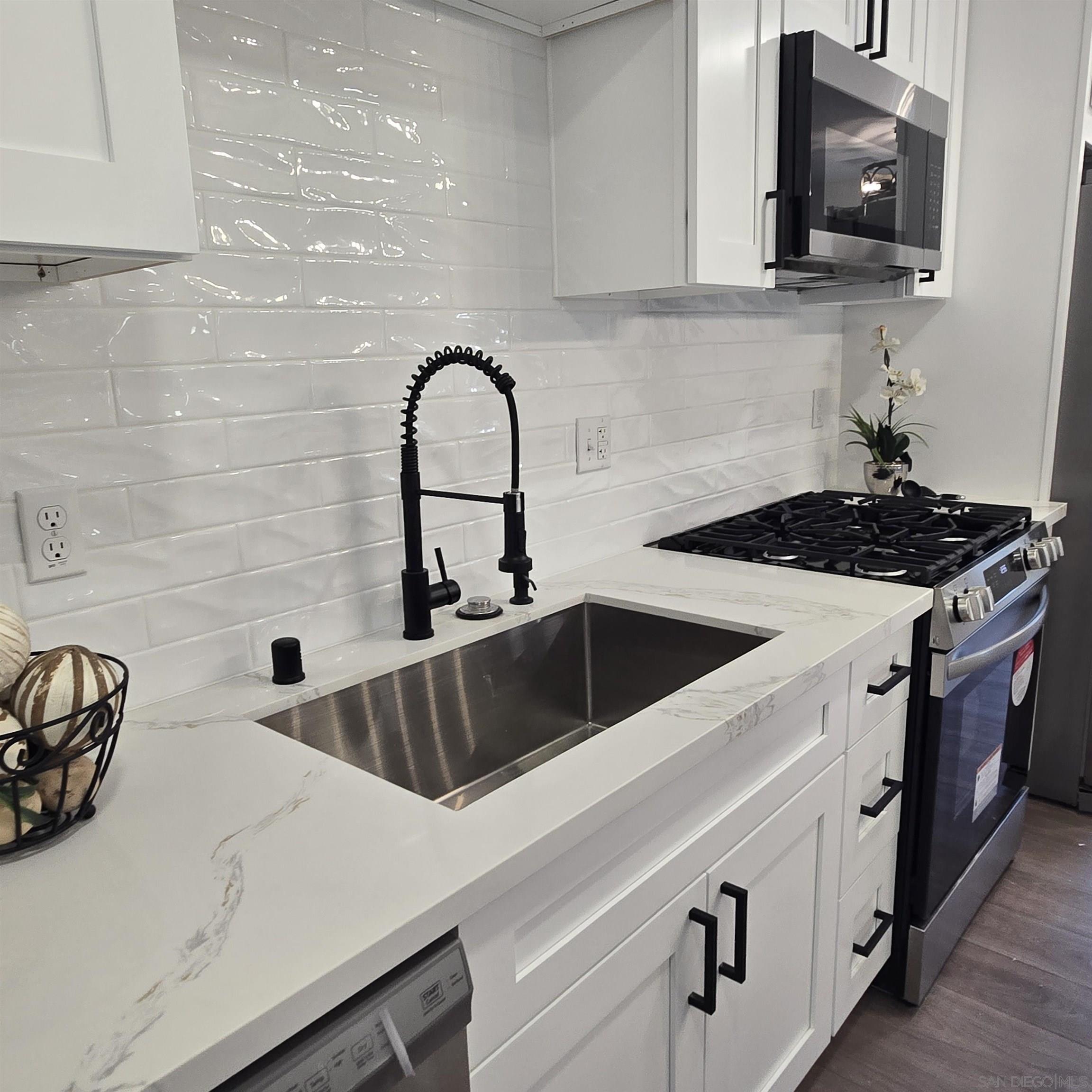 Detail Gallery Image 8 of 27 For 8202  Beaver Lake Dr., San Diego,  CA 92119 - 4 Beds | 2 Baths