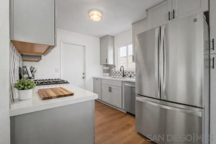 Detail Gallery Image 6 of 19 For 436 W Redondo Wy, Oceanside,  CA 92057 - 3 Beds | 2 Baths