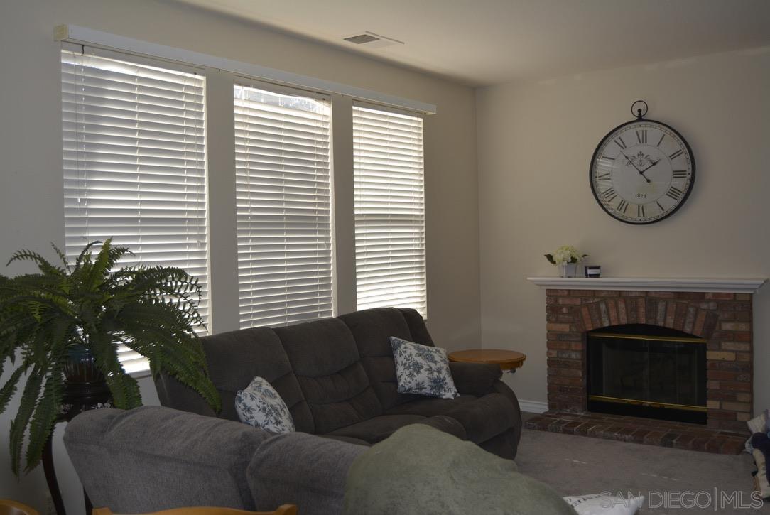 Detail Gallery Image 11 of 16 For 2466  Falcon Valley, Chula Vista,  CA 91914 - 4 Beds | 3 Baths