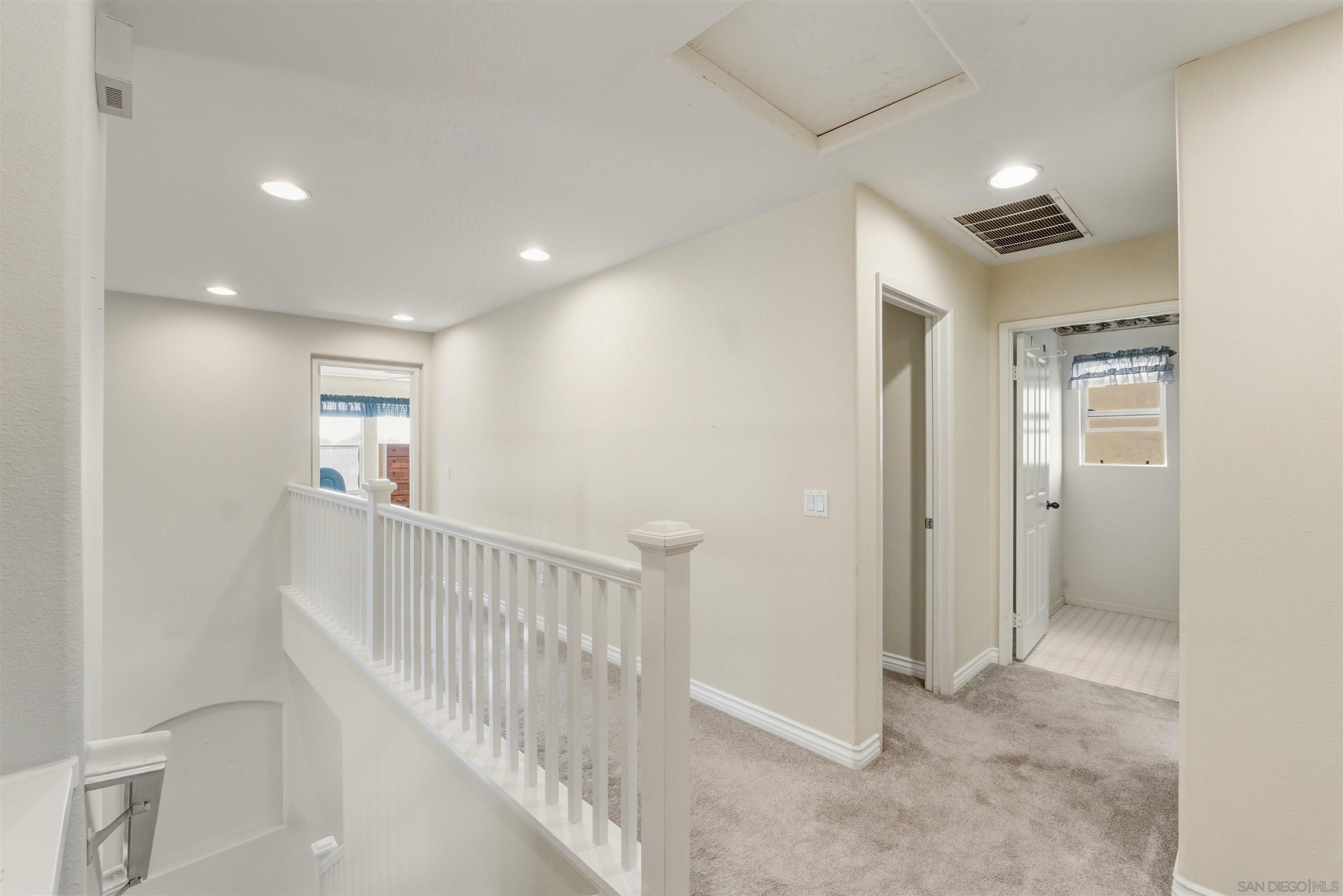 Detail Gallery Image 16 of 31 For 2466  Falcon Valley, Chula Vista,  CA 91914 - 4 Beds | 3 Baths